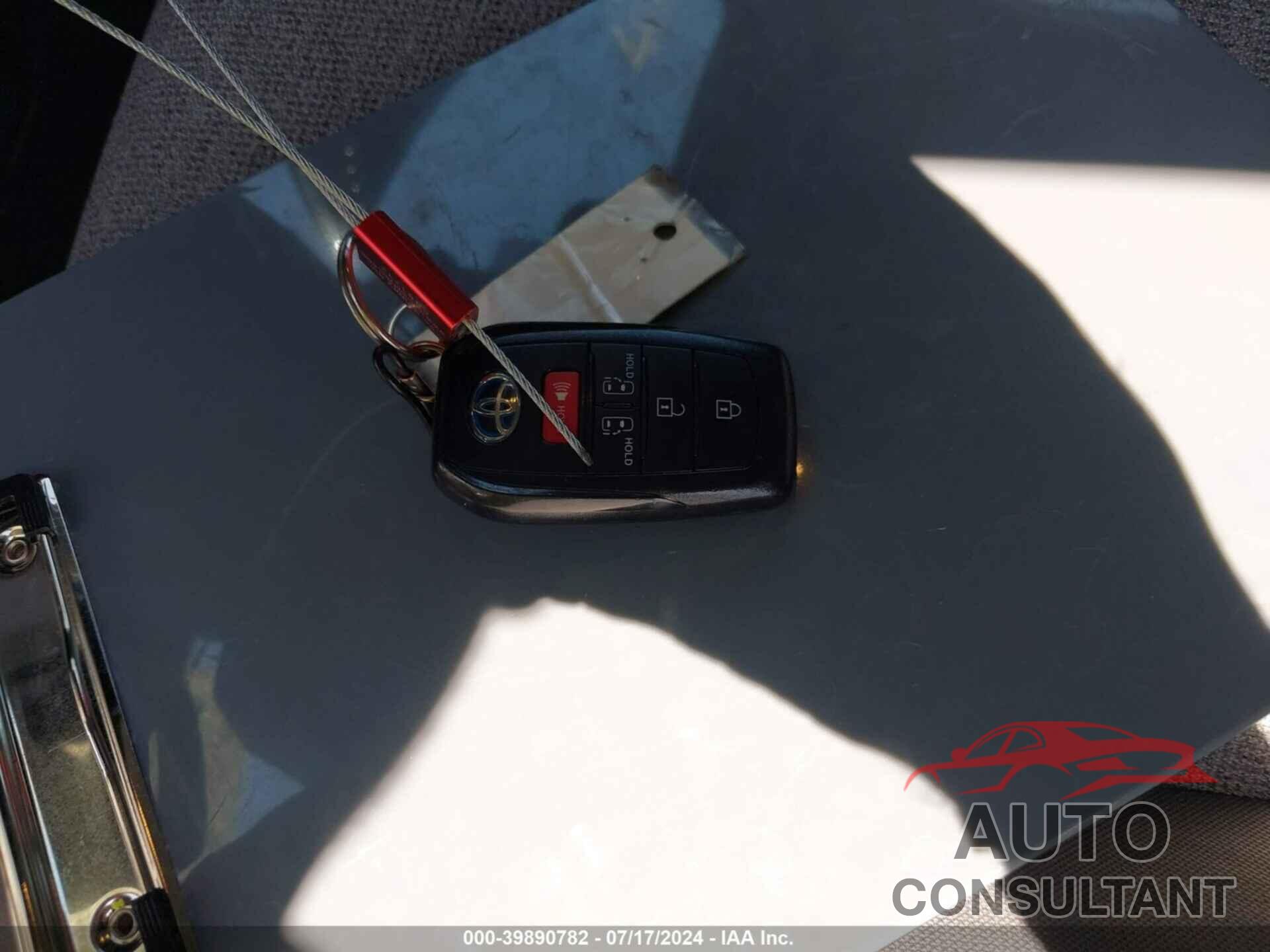 TOYOTA SIENNA 2022 - 5TDKRKEC7NS118743