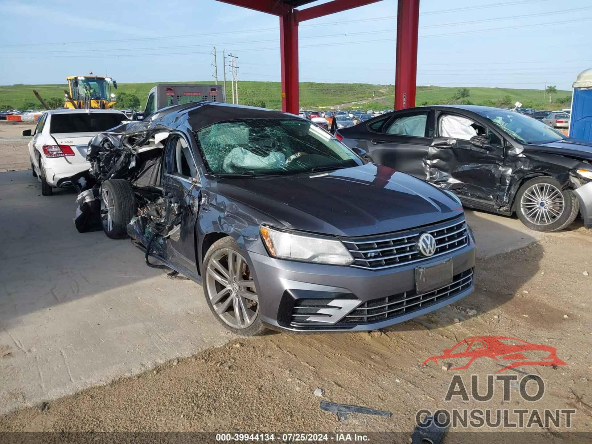 VOLKSWAGEN PASSAT 2017 - 1VWDT7A32HC076949