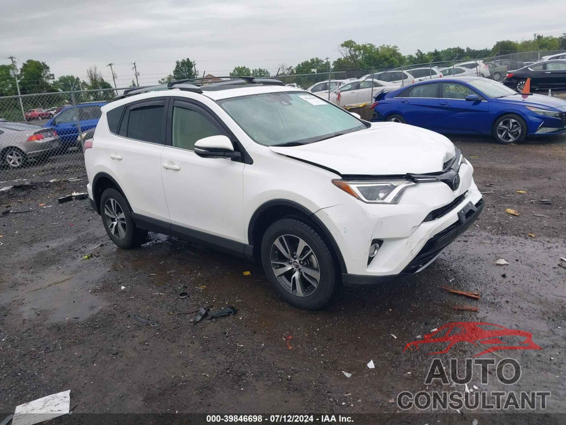 TOYOTA RAV4 2018 - JTMRFREV5JJ741335