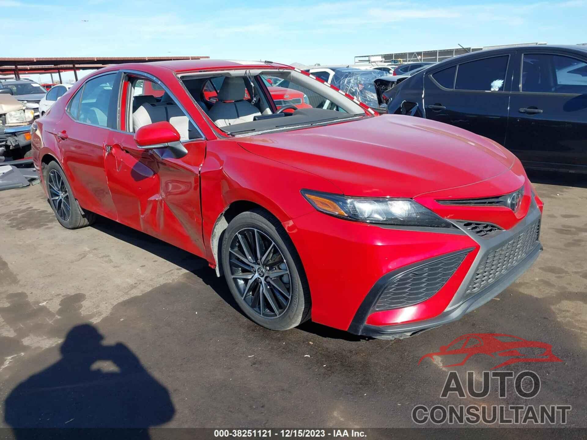 TOYOTA CAMRY 2022 - 4T1G11AK5NU035663