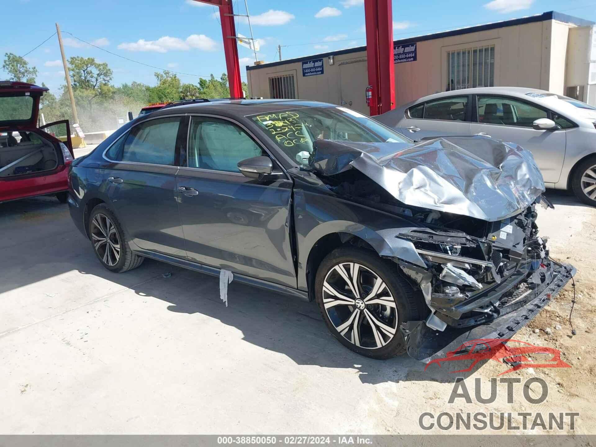 VOLKSWAGEN PASSAT 2022 - 1VWSA7A38NC004517