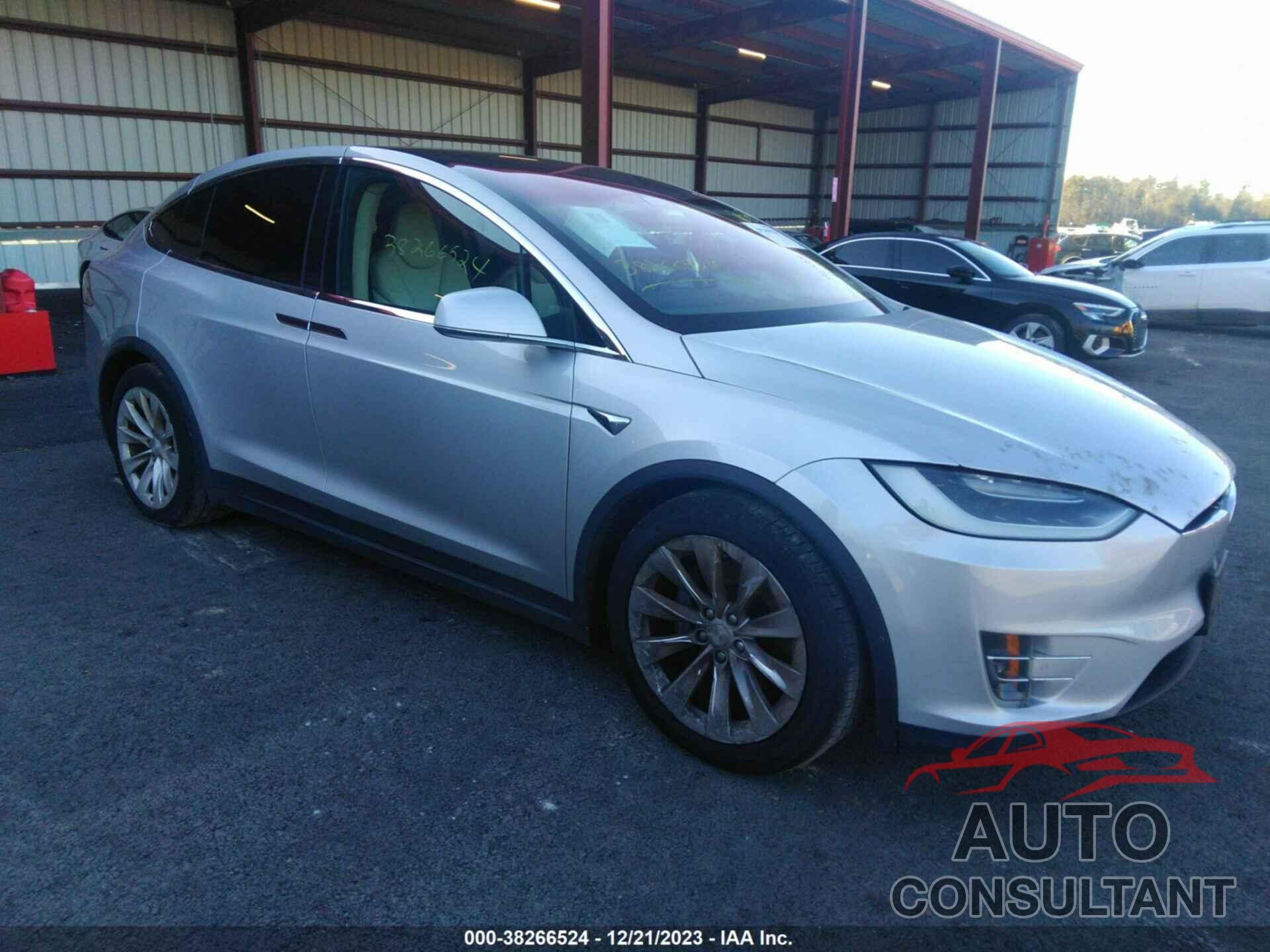 TESLA MODEL X 2018 - 5YJXCBE24JF090977