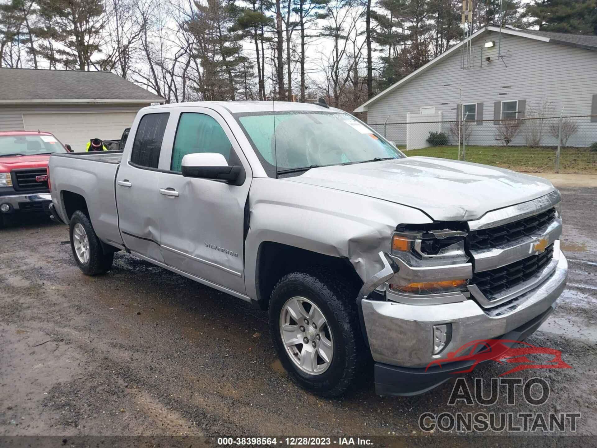 CHEVROLET SILVERADO 1500 2018 - 1GCRCREH6JZ368598