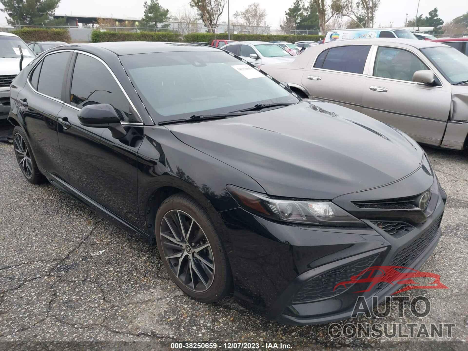 TOYOTA CAMRY 2021 - 4T1G11AK8MU425638