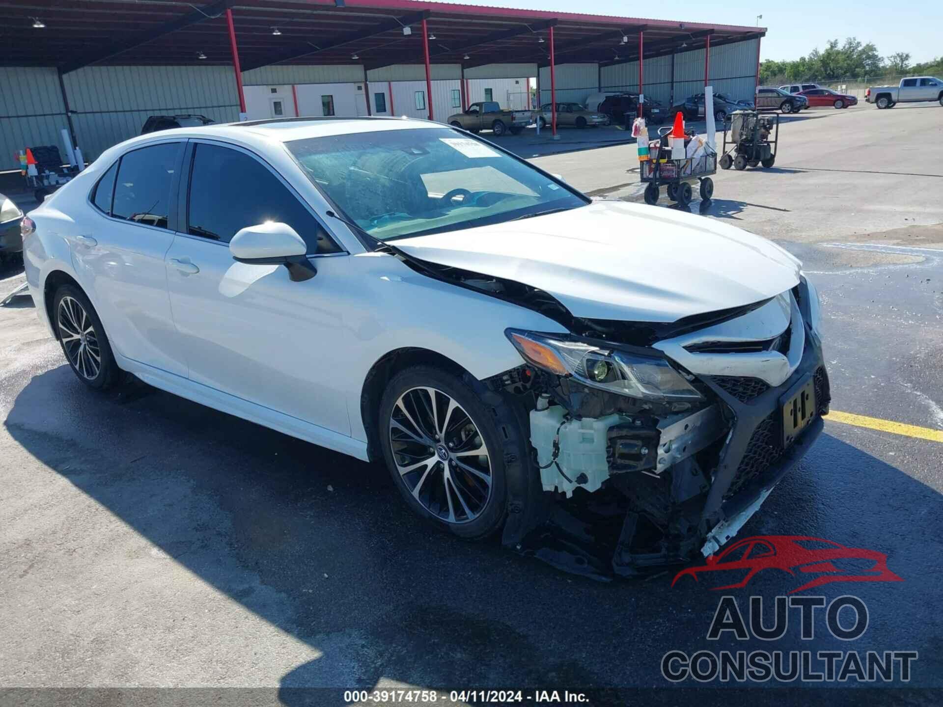 TOYOTA CAMRY 2018 - 4T1B11HK9JU128177