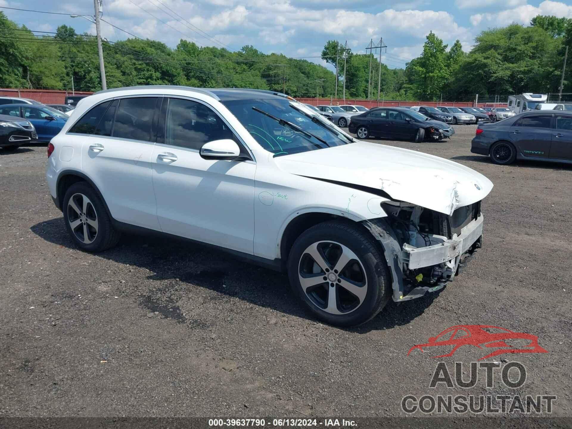 MERCEDES-BENZ GLC 300 2016 - WDC0G4KB3GF059286