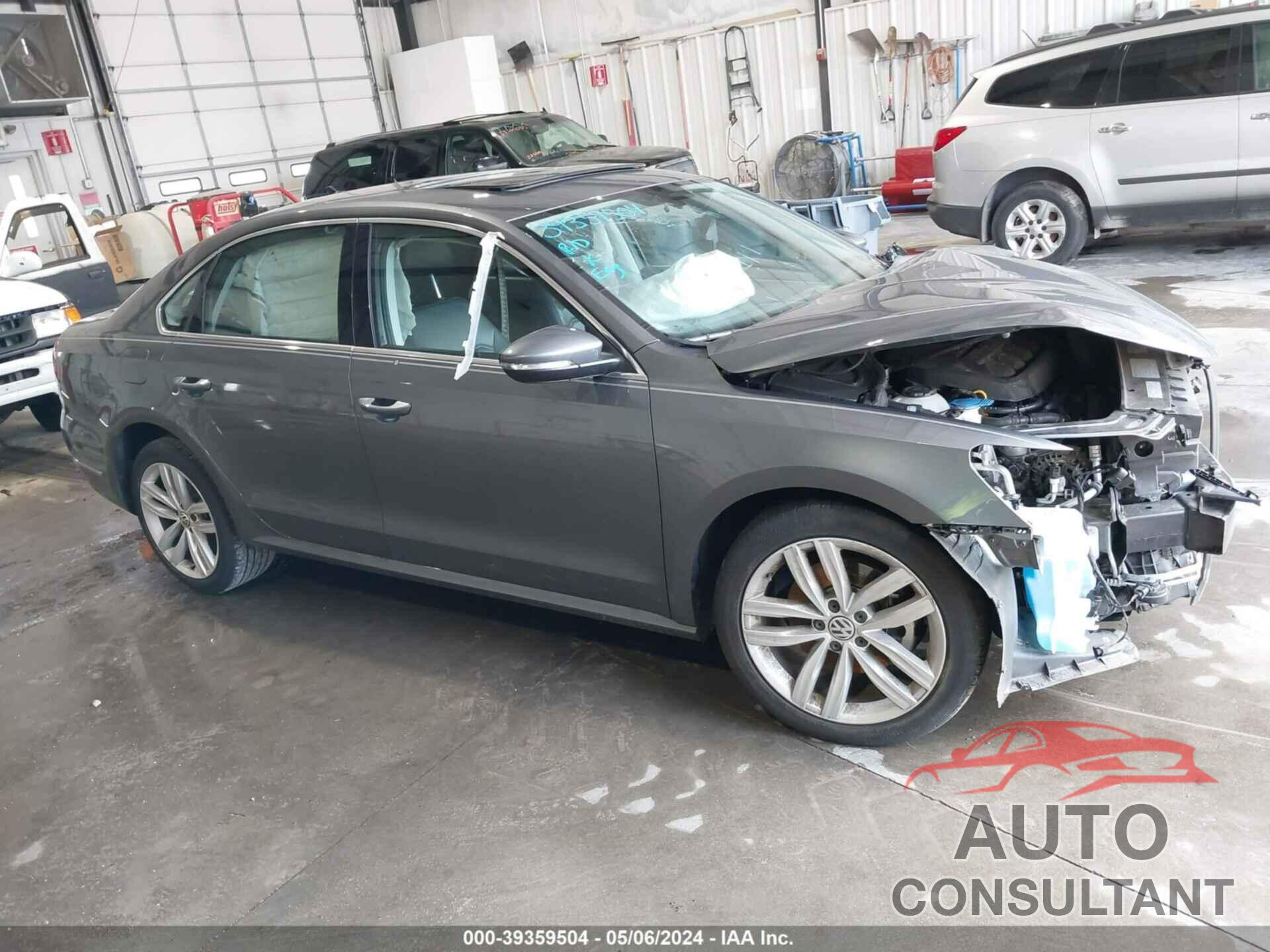 VOLKSWAGEN PASSAT 2018 - 1VWBA7A33JC000899