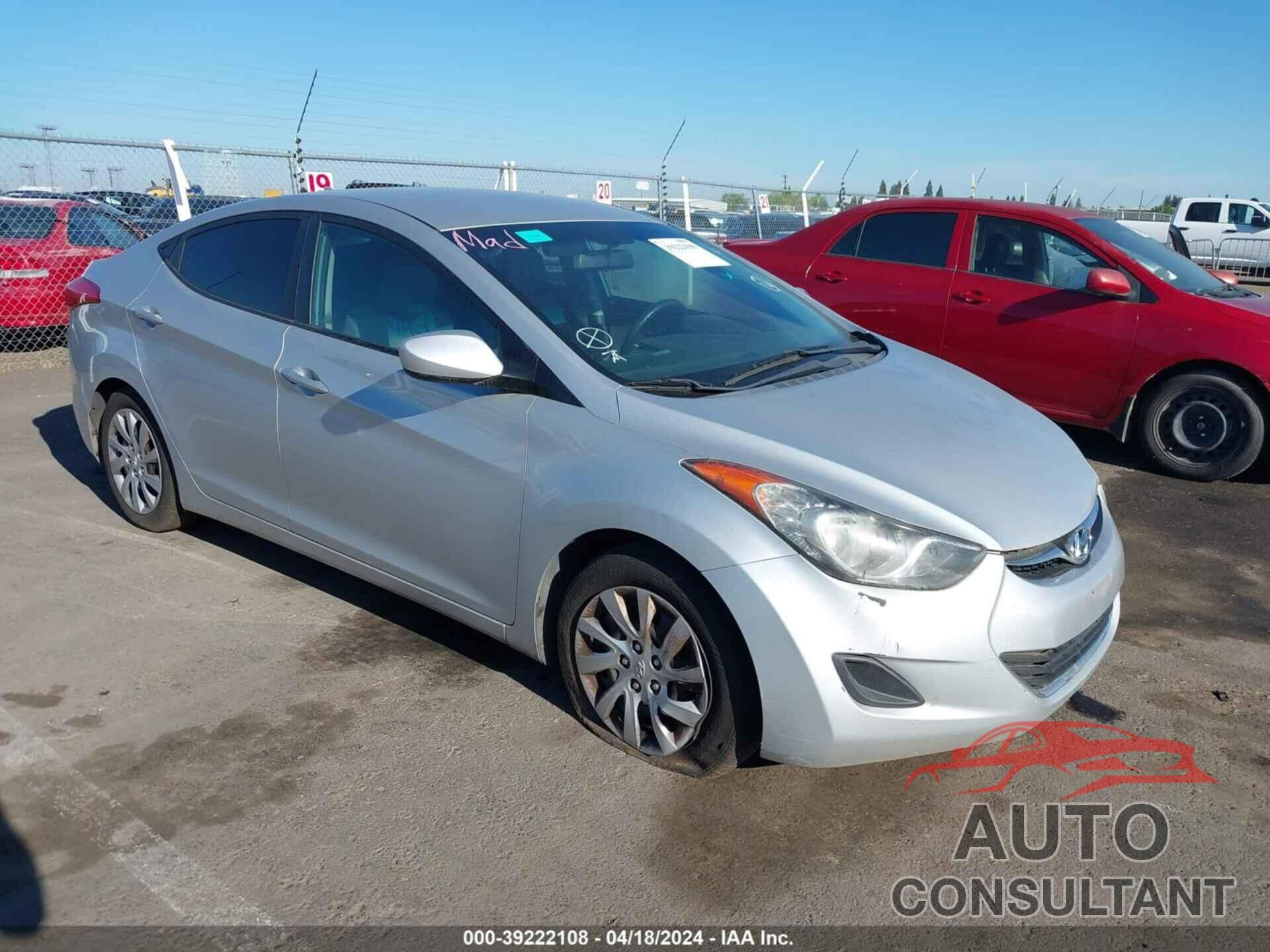 HYUNDAI ELANTRA 2012 - KMHDH4AE2CU377045