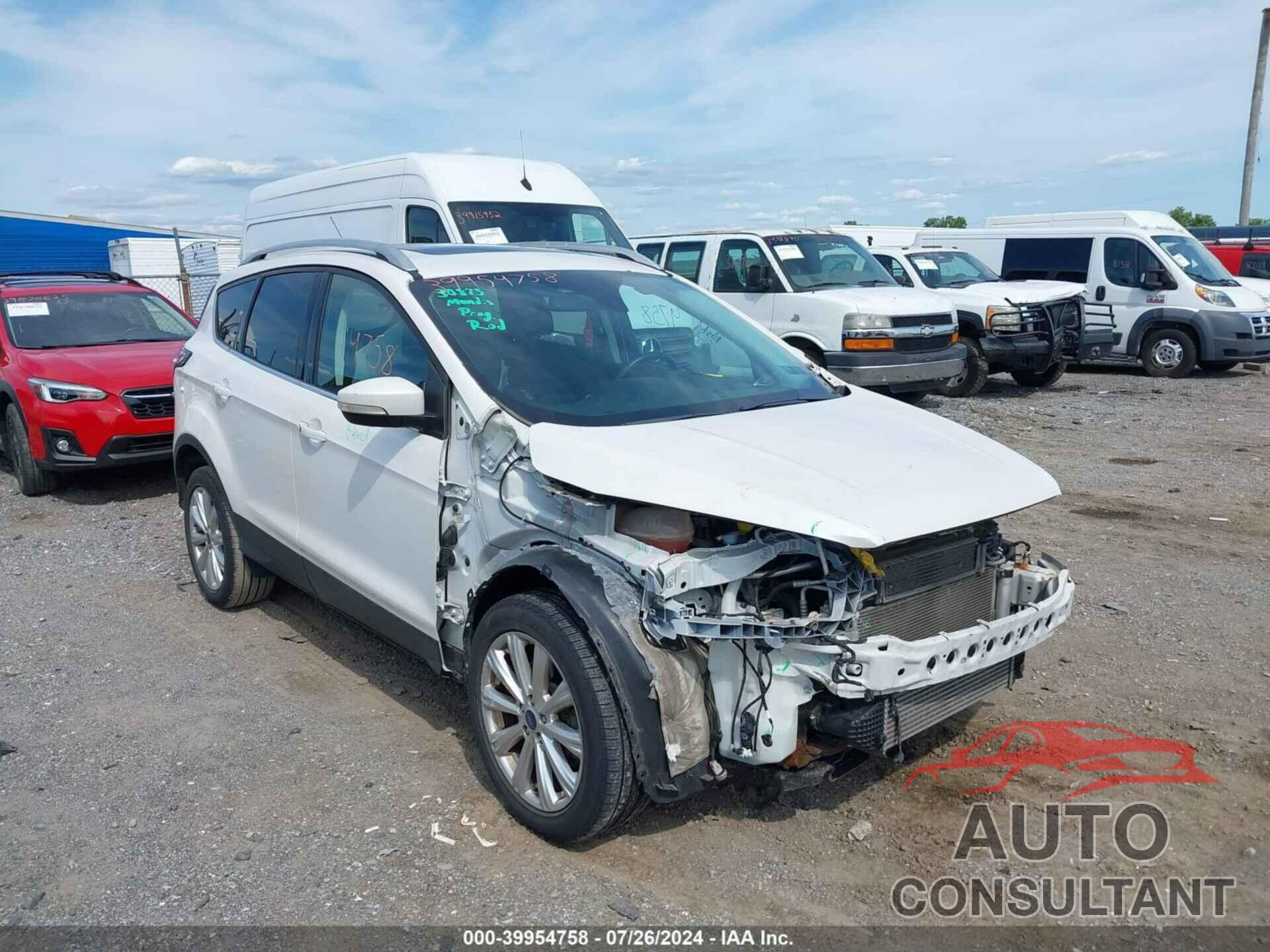 FORD ESCAPE 2017 - 1FMCU9J95HUD47973