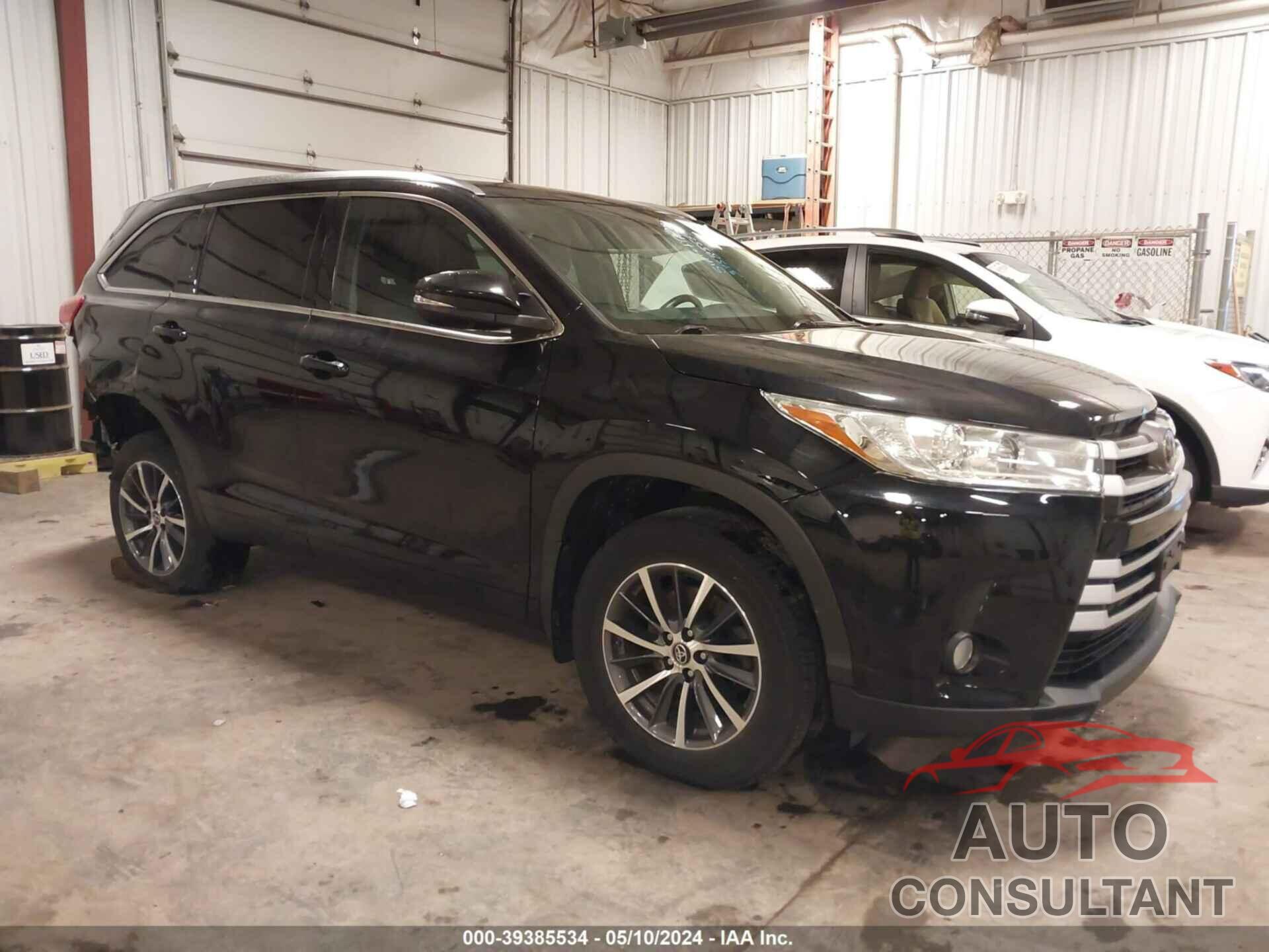 TOYOTA HIGHLANDER 2018 - 5TDJZRFH9JS535676