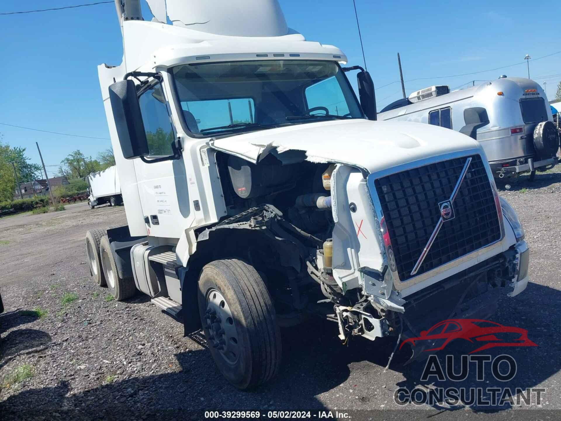 VOLVO VNL 2018 - 4V4NC9EH2JN892115