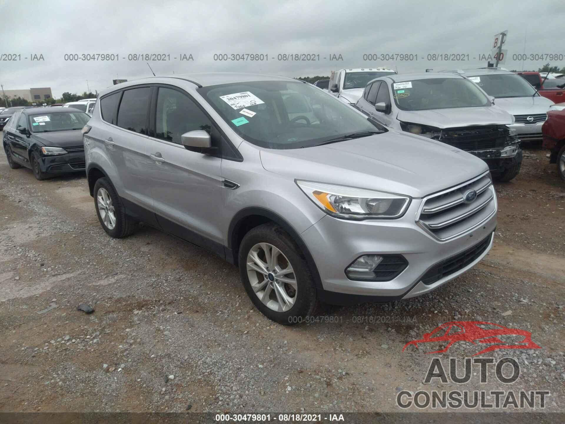 FORD ESCAPE 2017 - 1FMCU0G99HUA95650