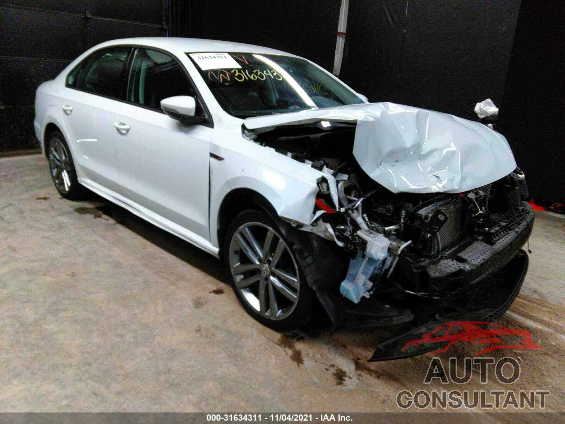 VOLKSWAGEN PASSAT 2018 - 1VWAA7A33JC039679