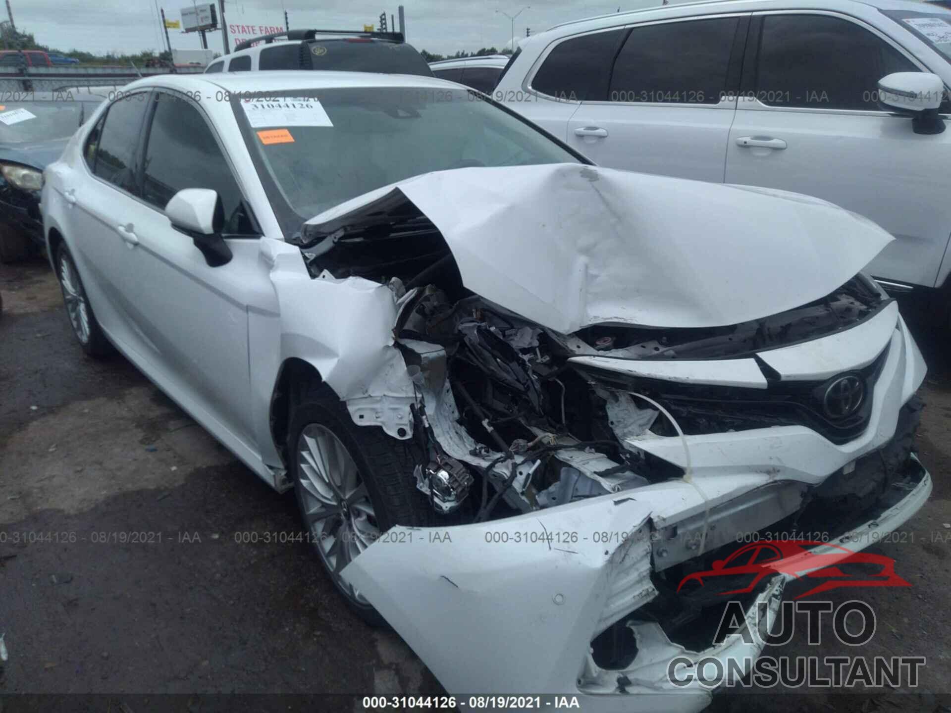 TOYOTA CAMRY 2018 - 4T1B11HK4JU003944