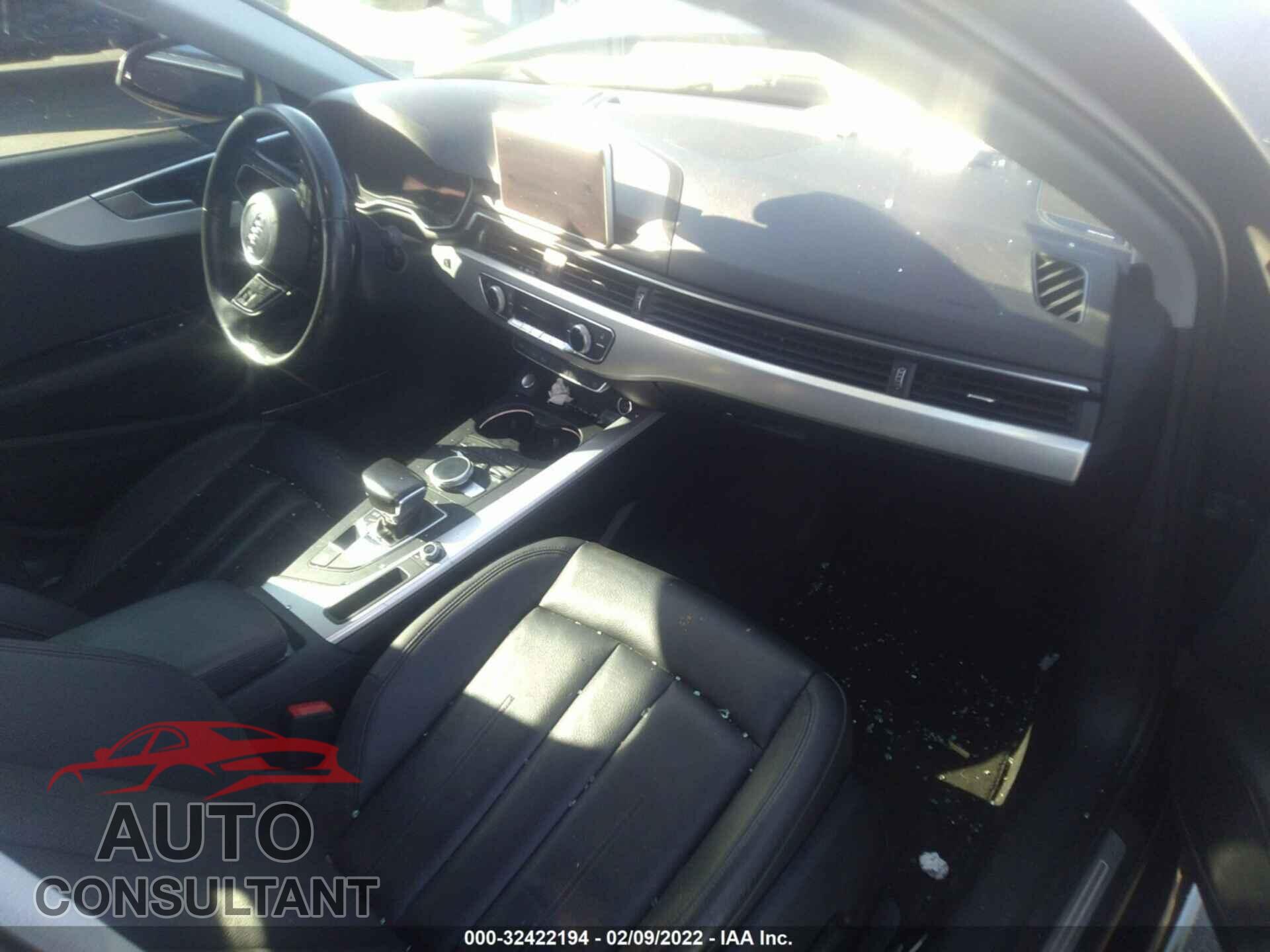 AUDI A4 2017 - WAULNAF43HN043418