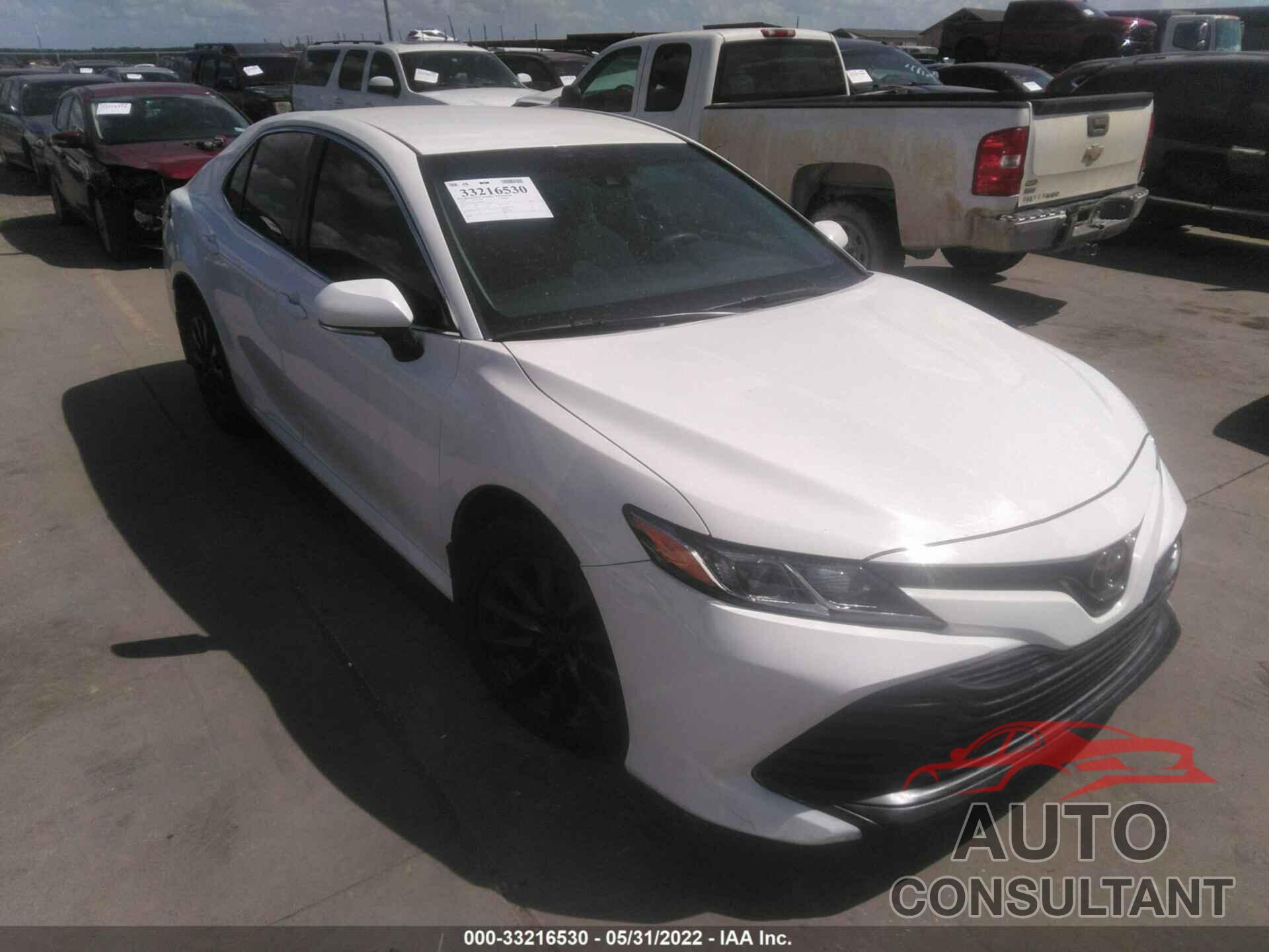 TOYOTA CAMRY 2018 - 4T1B11HK0JU058150
