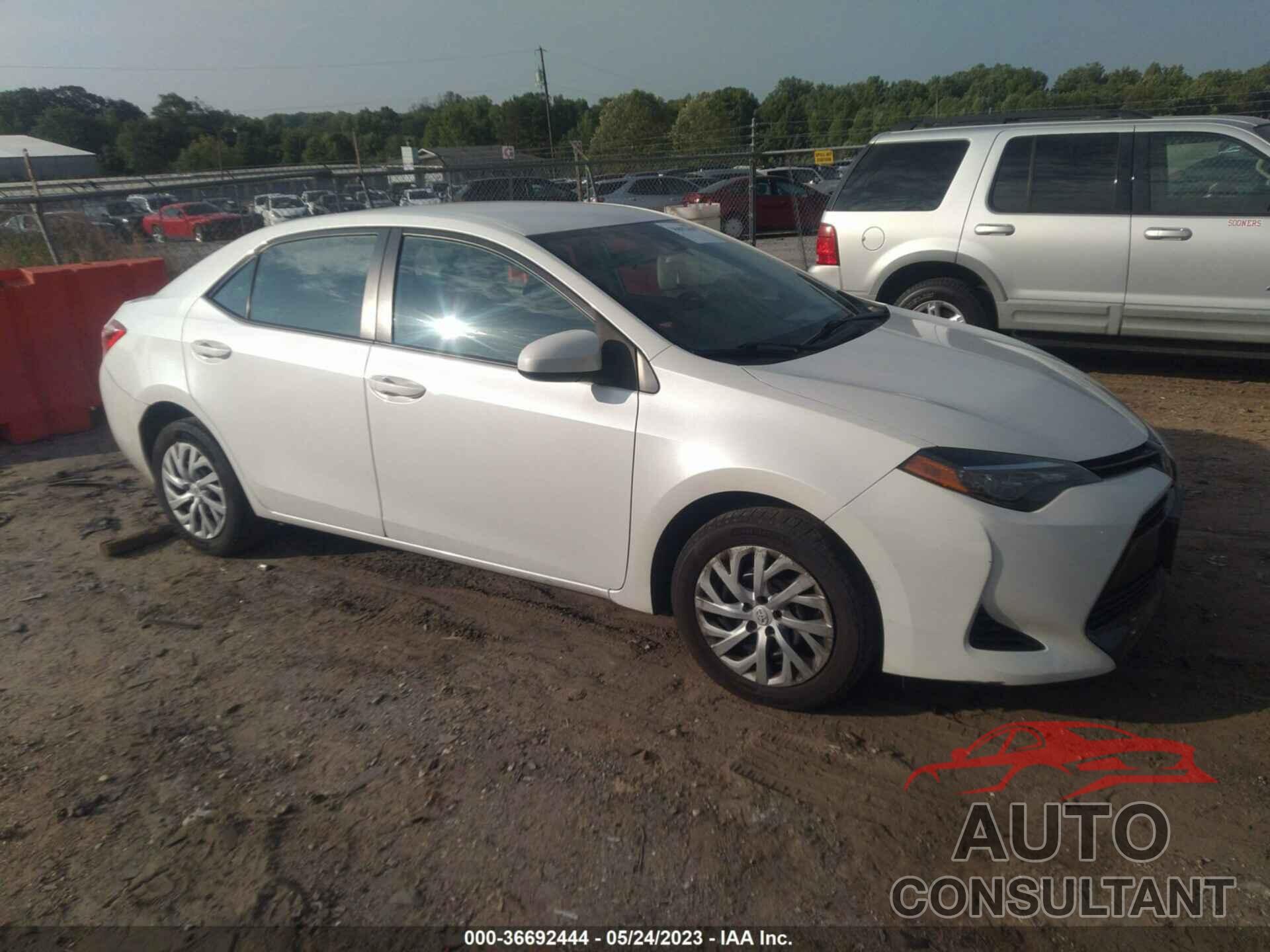 TOYOTA COROLLA 2018 - 5YFBURHE2JP744935