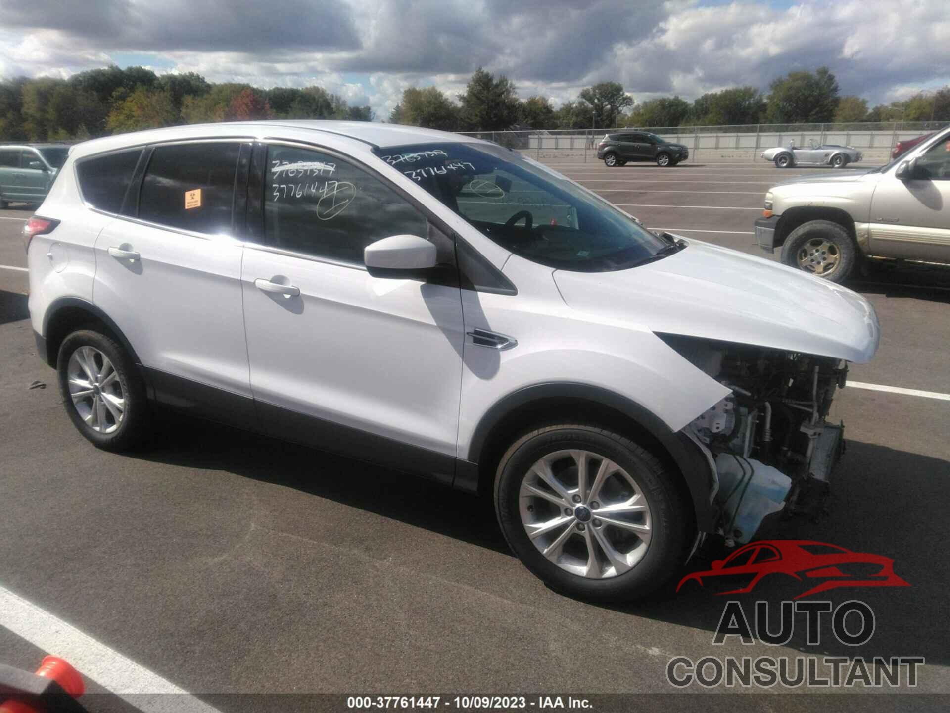 FORD ESCAPE 2017 - 1FMCU0GD2HUB98283