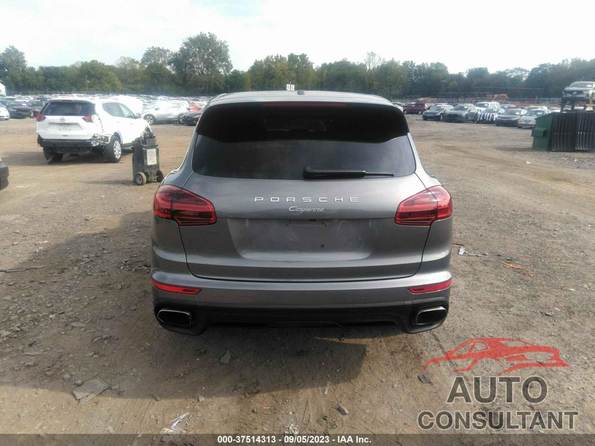 PORSCHE CAYENNE 2016 - WP1AA2A29GKA10925