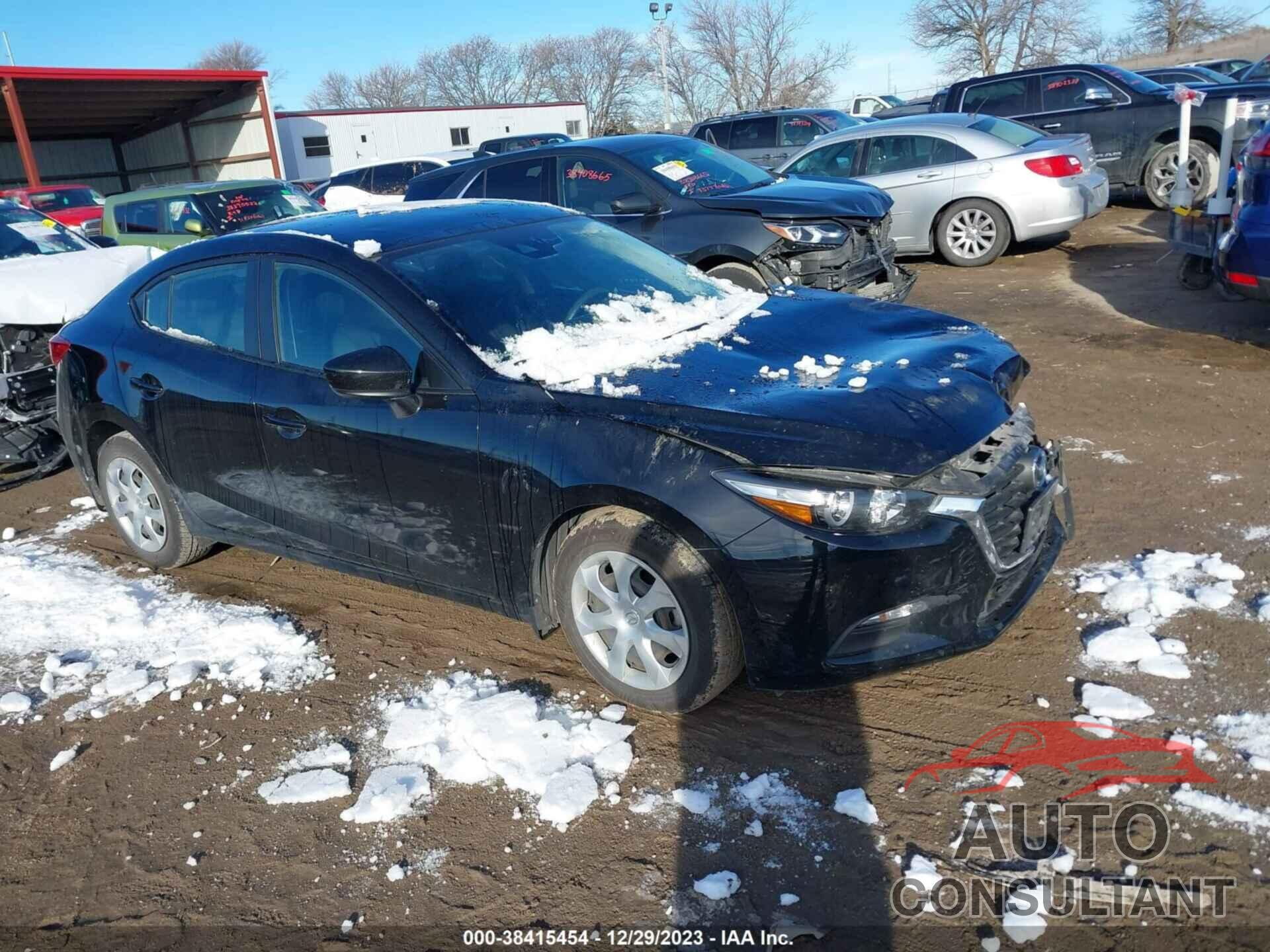 MAZDA MAZDA3 2018 - 3MZBN1U79JM221275