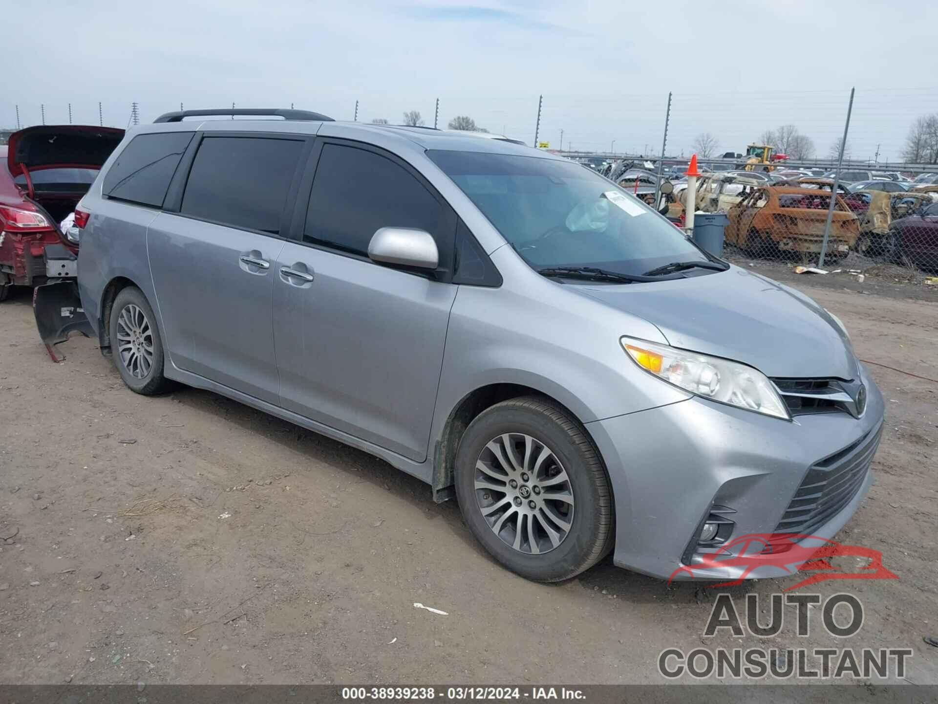 TOYOTA SIENNA 2018 - 5TDYZ3DC9JS907360