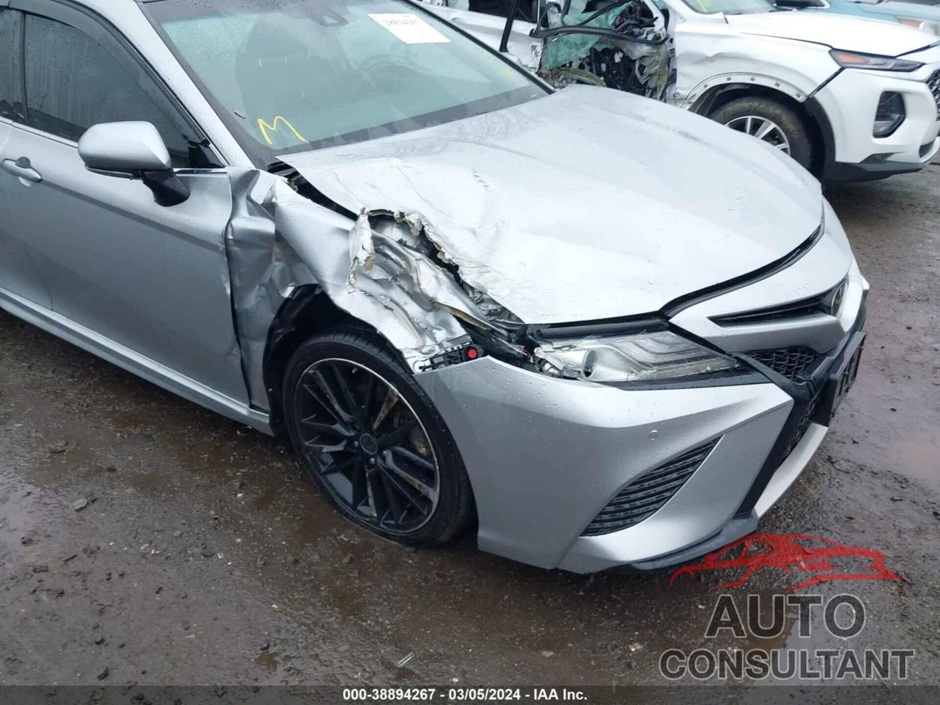 TOYOTA CAMRY 2018 - 4T1B61HK8JU080186