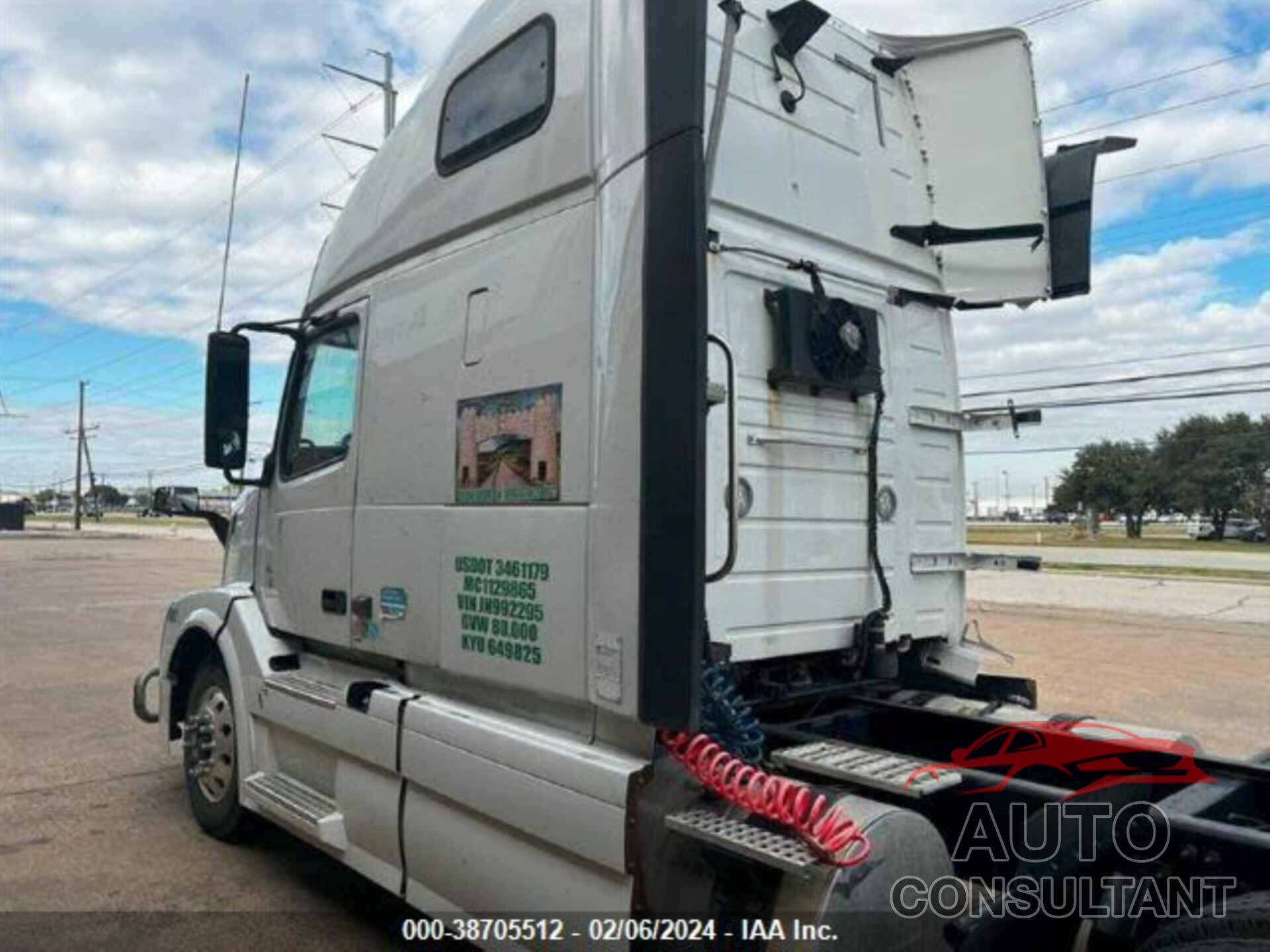 VOLVO VNL 2018 - 4V4NC9TH0JN992295