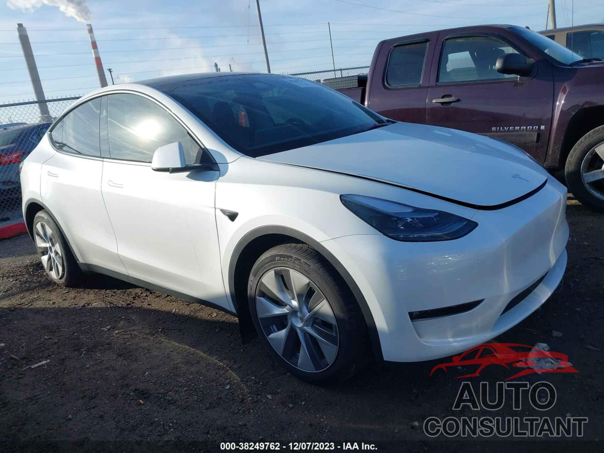 TESLA MODEL Y 2023 - 7SAYGAEEXPF809156