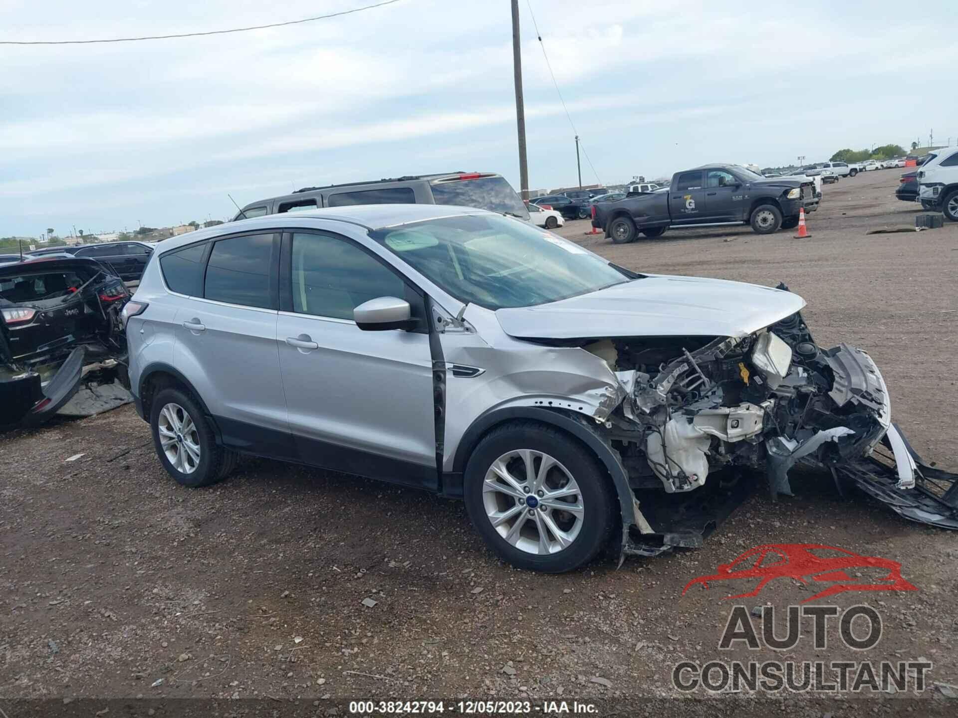 FORD ESCAPE 2017 - 1FMCU0GD0HUC78262