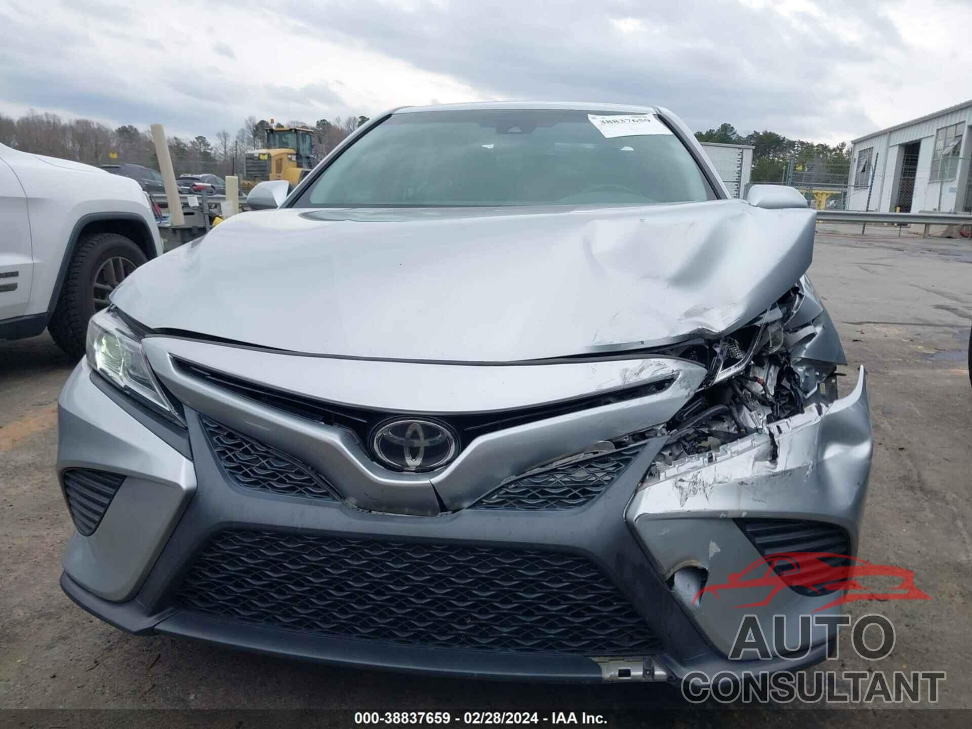 TOYOTA CAMRY 2018 - 4T1B11HK9JU101500