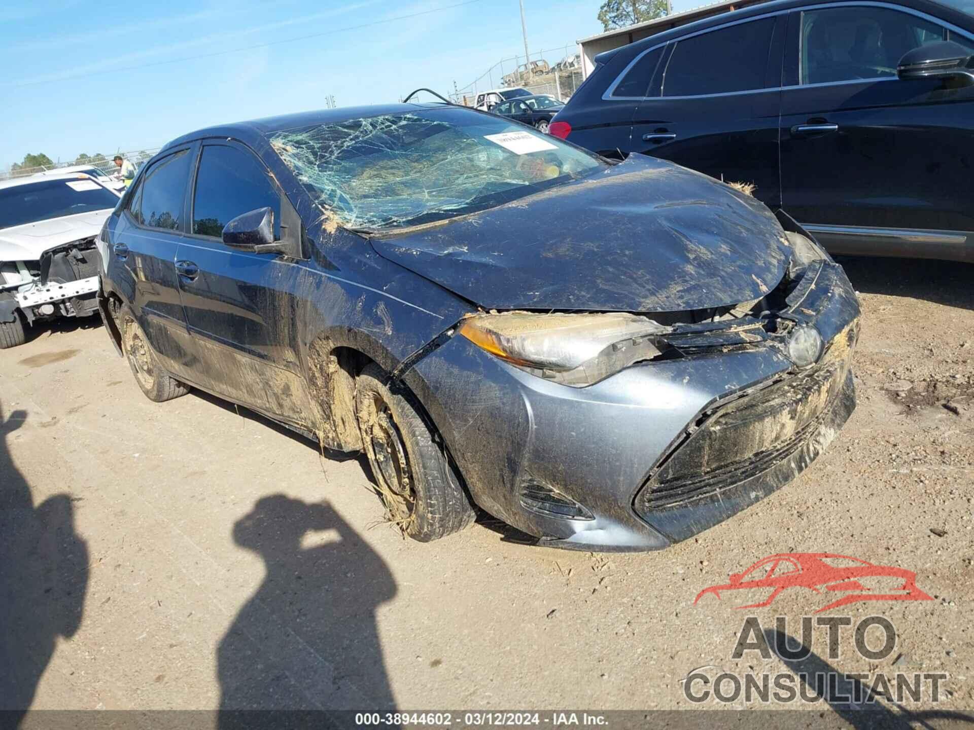 TOYOTA COROLLA 2018 - 5YFBURHE5JP745884