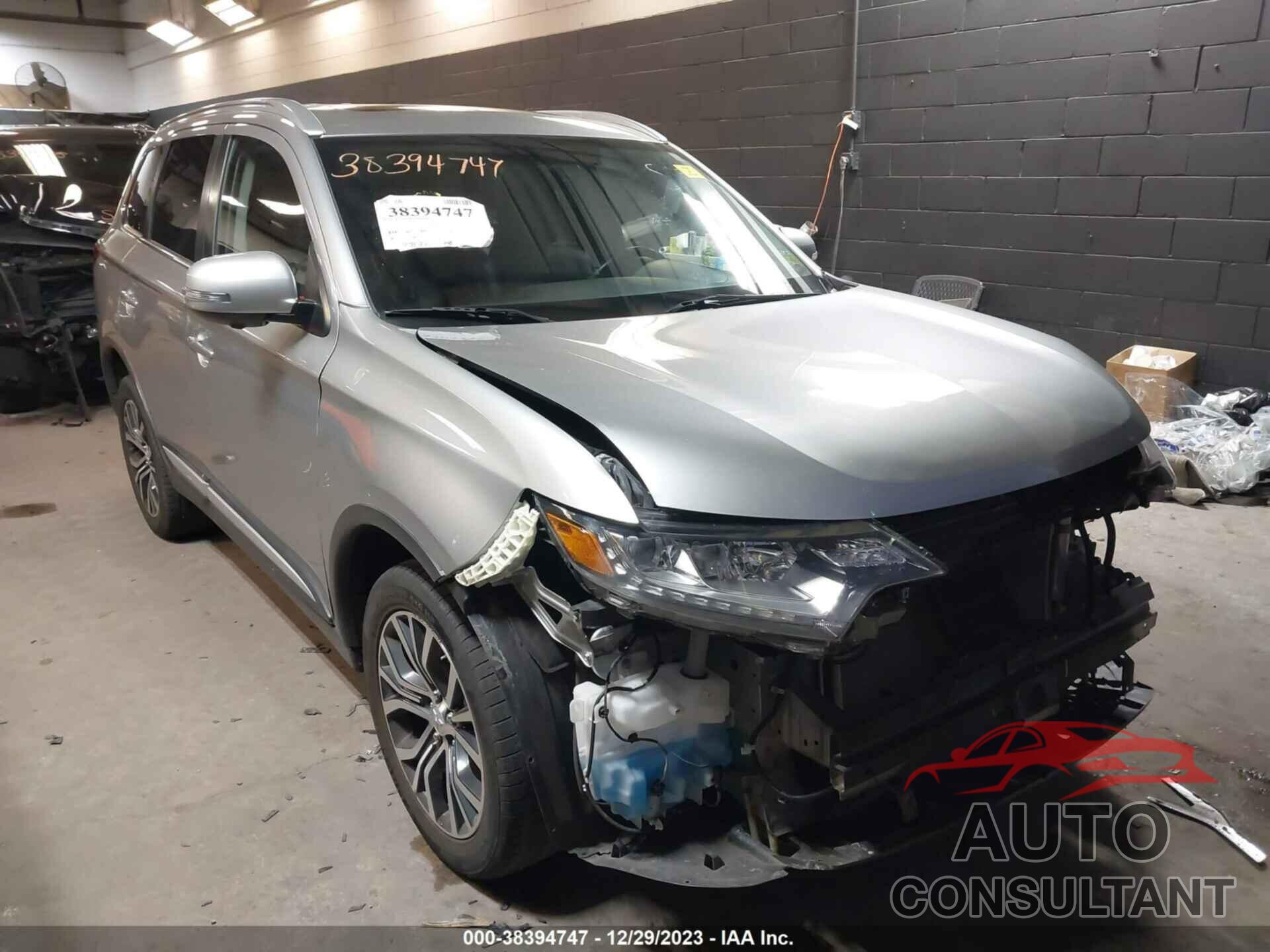 MITSUBISHI OUTLANDER 2018 - JA4AZ3A37JZ069585