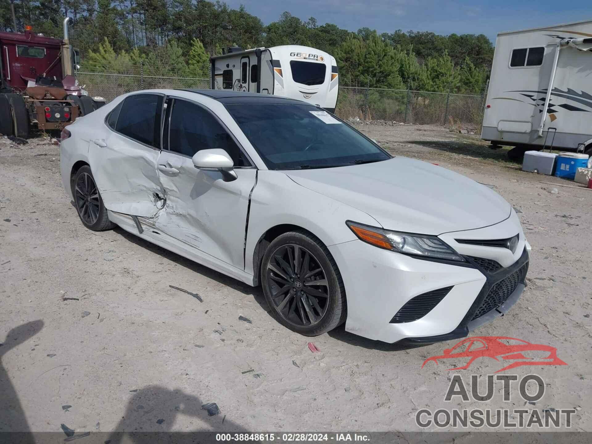 TOYOTA CAMRY 2018 - 4T1B61HK6JU133595