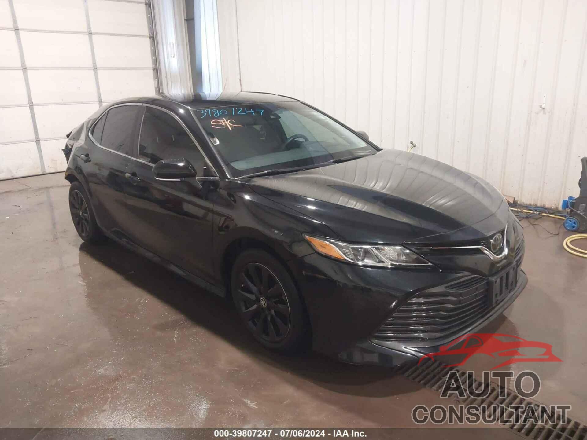 TOYOTA CAMRY 2018 - 4T1B11HK8JU139574