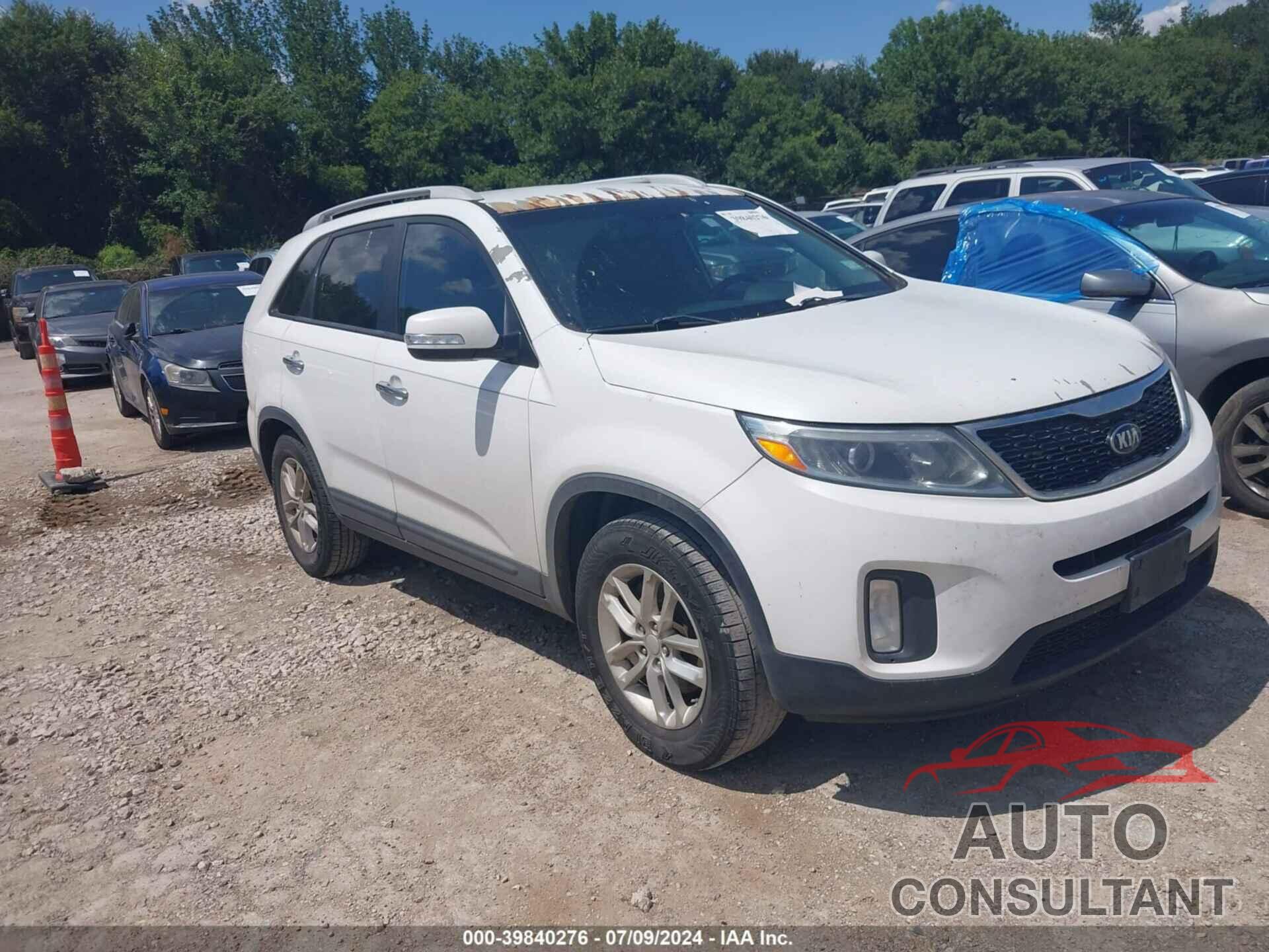 KIA SORENTO 2015 - 5XYKT3A61FG632853