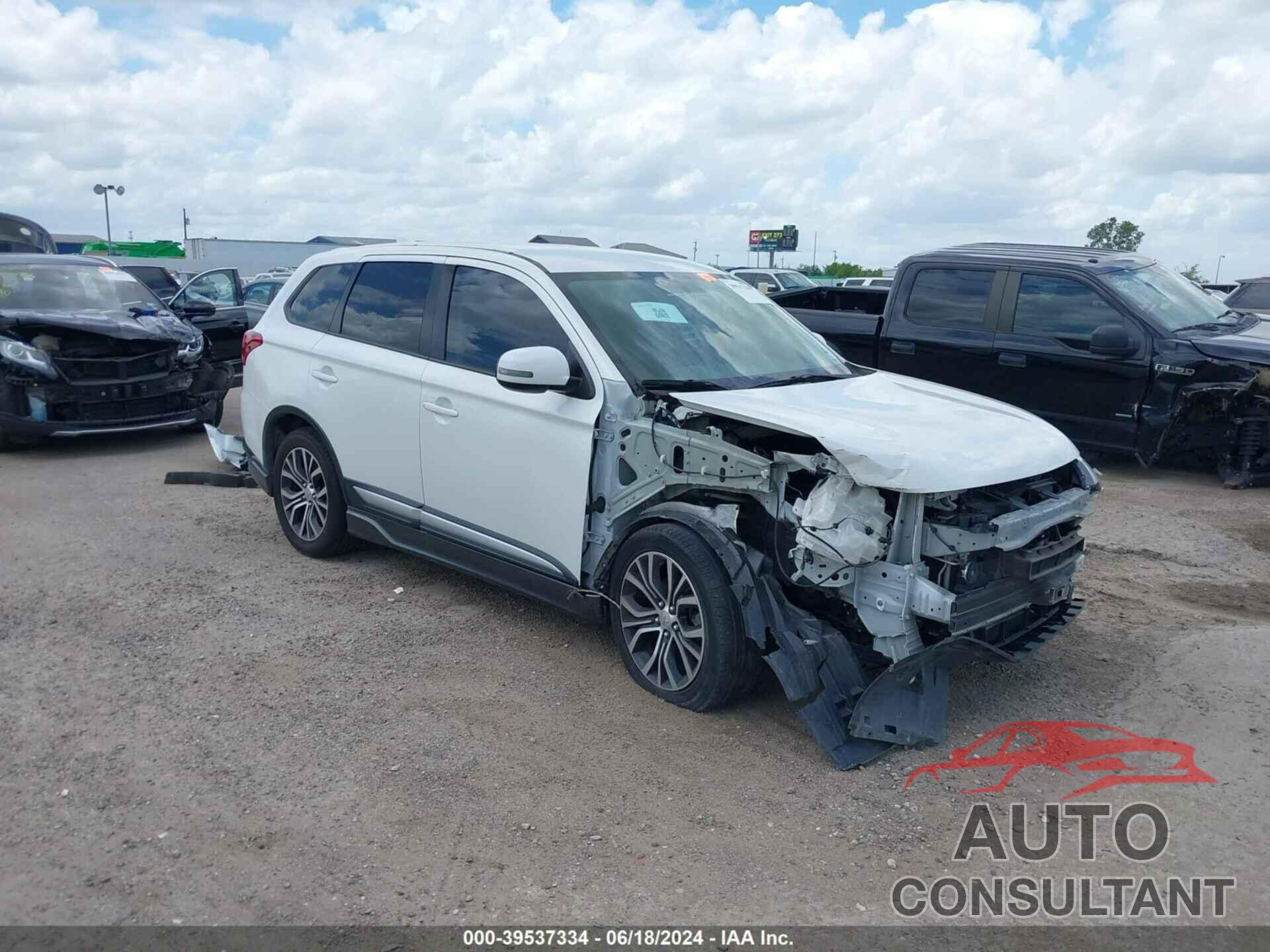 MITSUBISHI OUTLANDER 2018 - JA4AD3A31JZ004925