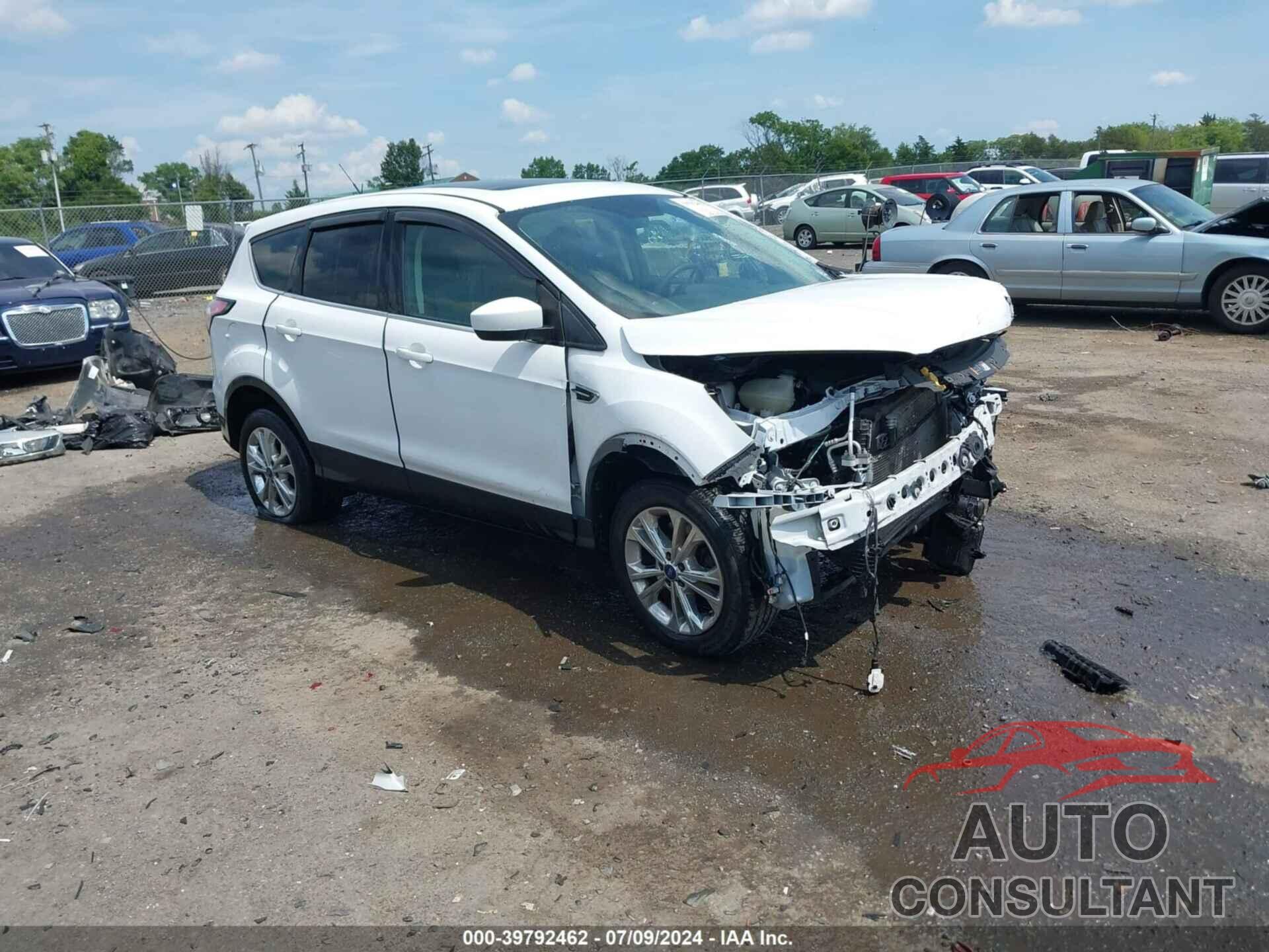 FORD ESCAPE 2017 - 1FMCU9G9XHUC96512