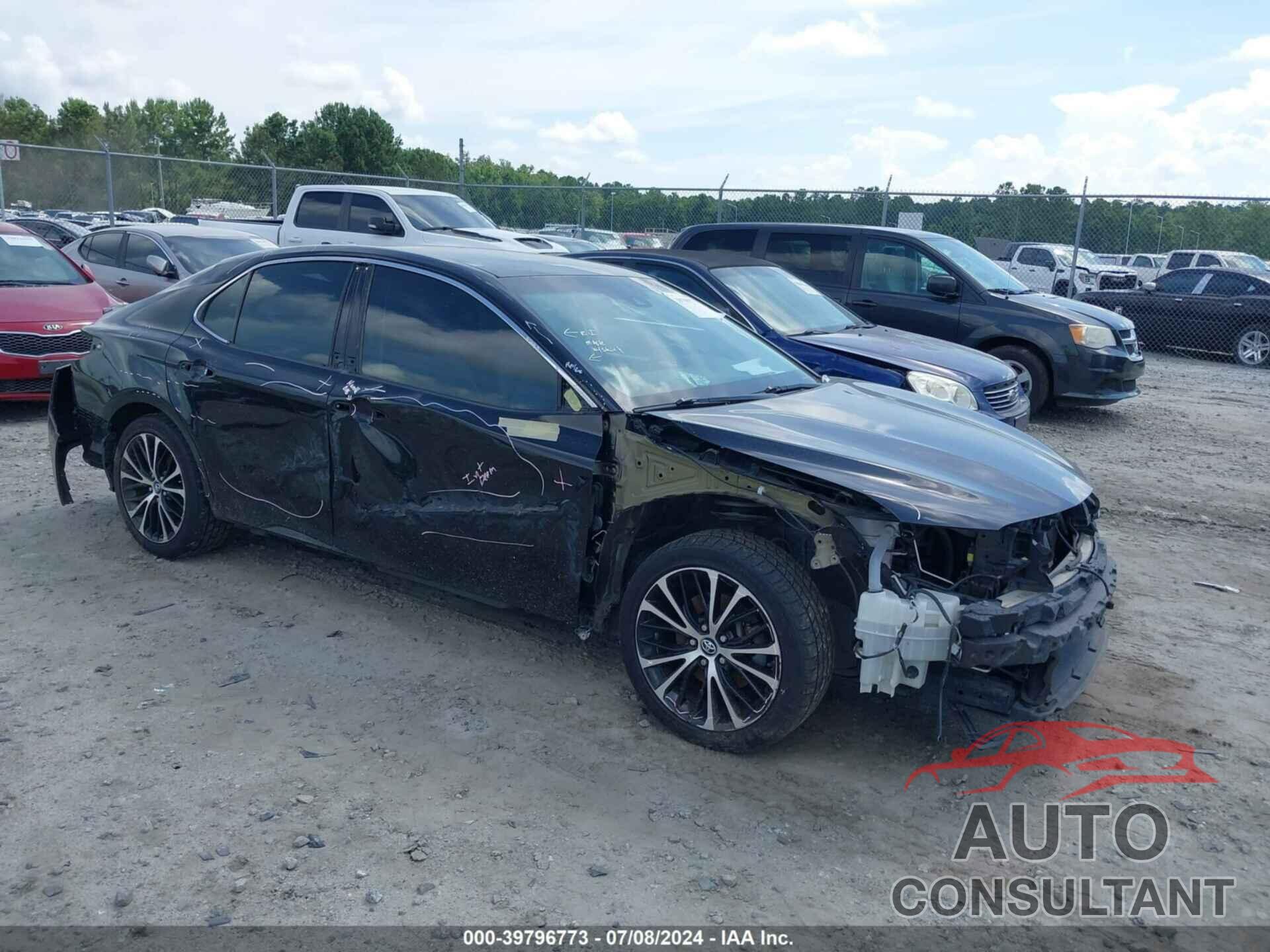 TOYOTA CAMRY 2018 - 4T1B11HK5JU107021