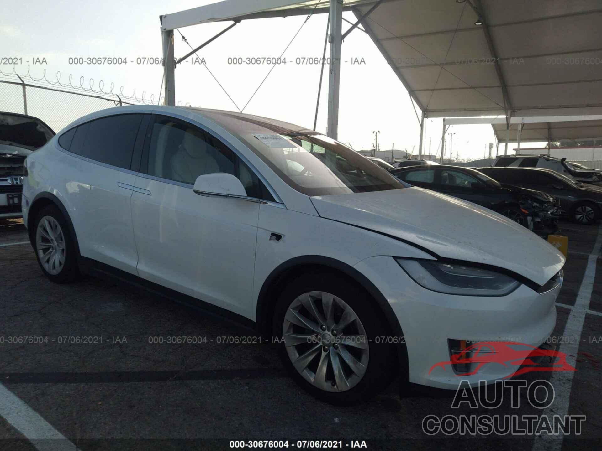 TESLA MODEL X 2018 - 5YJXCAE26JF120300