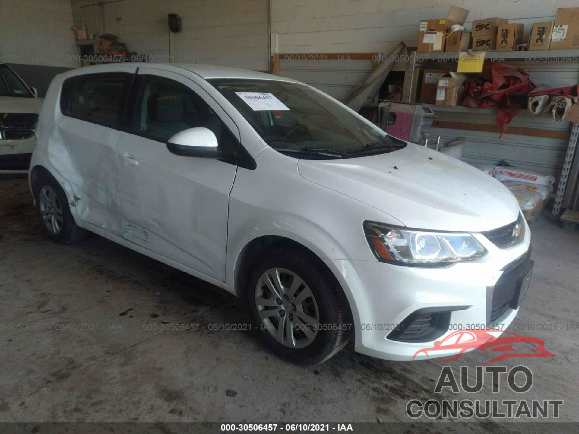 CHEVROLET SONIC 2017 - 1G1JG6SG1H4142979
