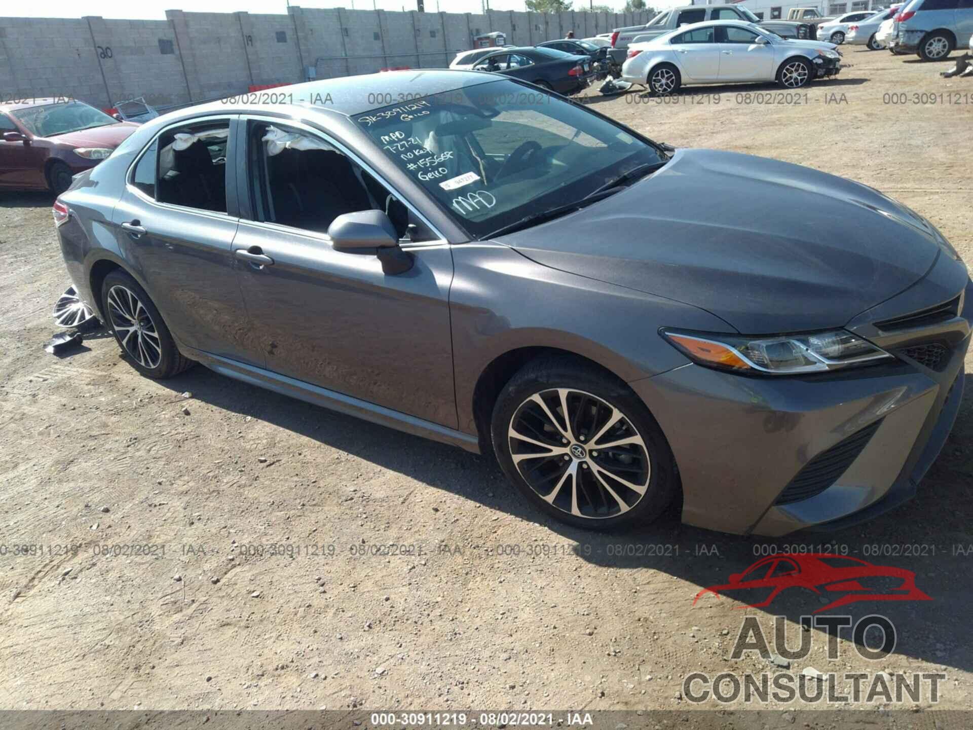 TOYOTA CAMRY 2018 - 4T1B11HK9JU079434