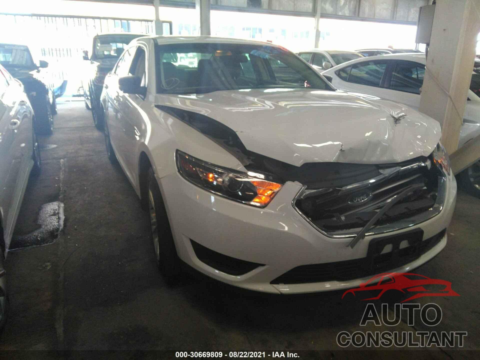 FORD TAURUS 2018 - 000HP2D83JG105771