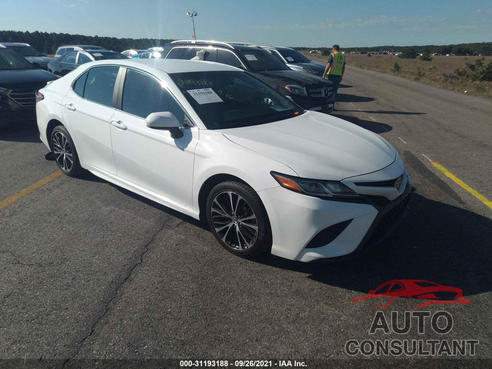 TOYOTA CAMRY 2018 - 4T1B11HKXJU649067