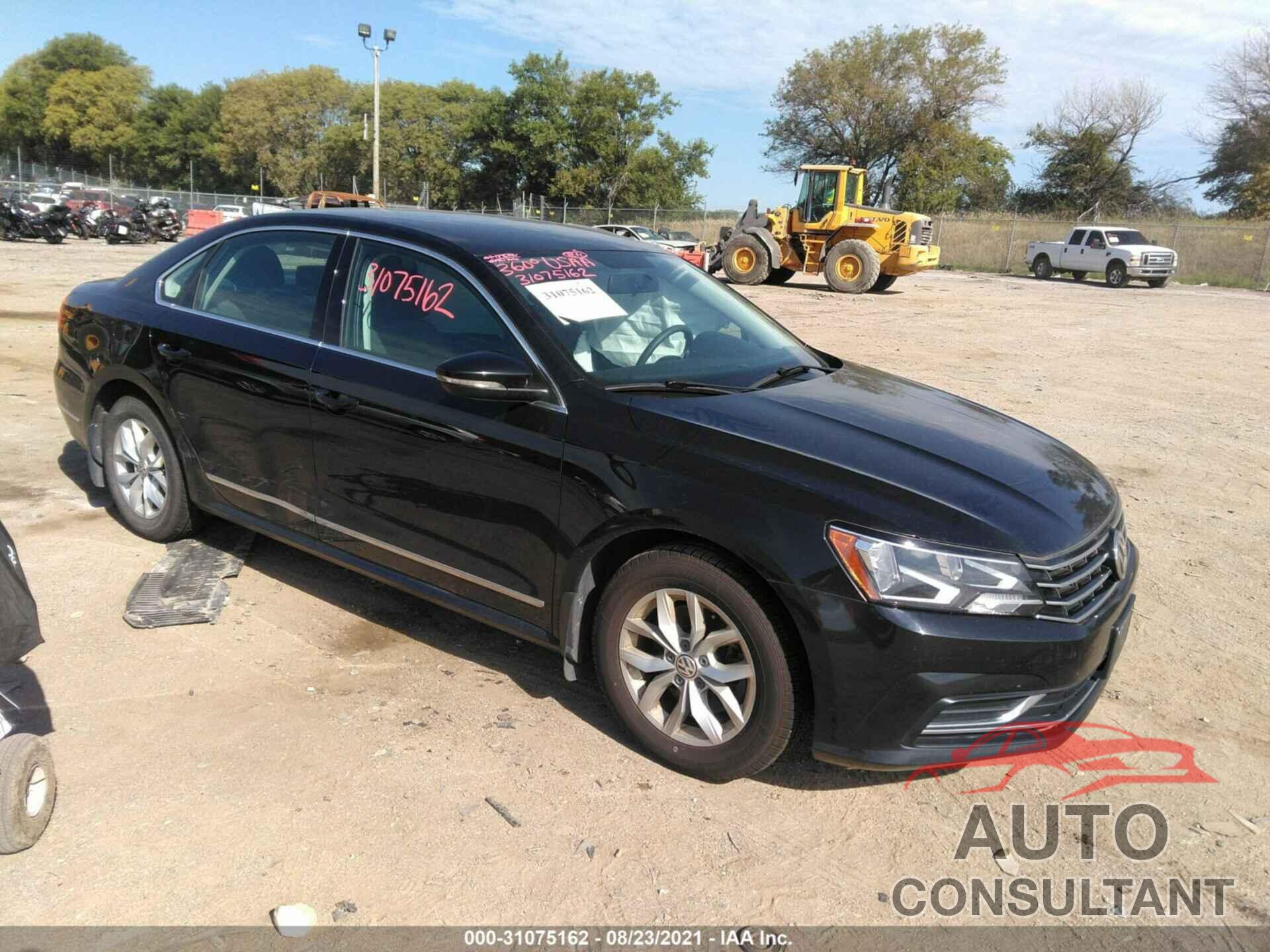 VOLKSWAGEN PASSAT 2017 - 1VWAT7A32HC063170