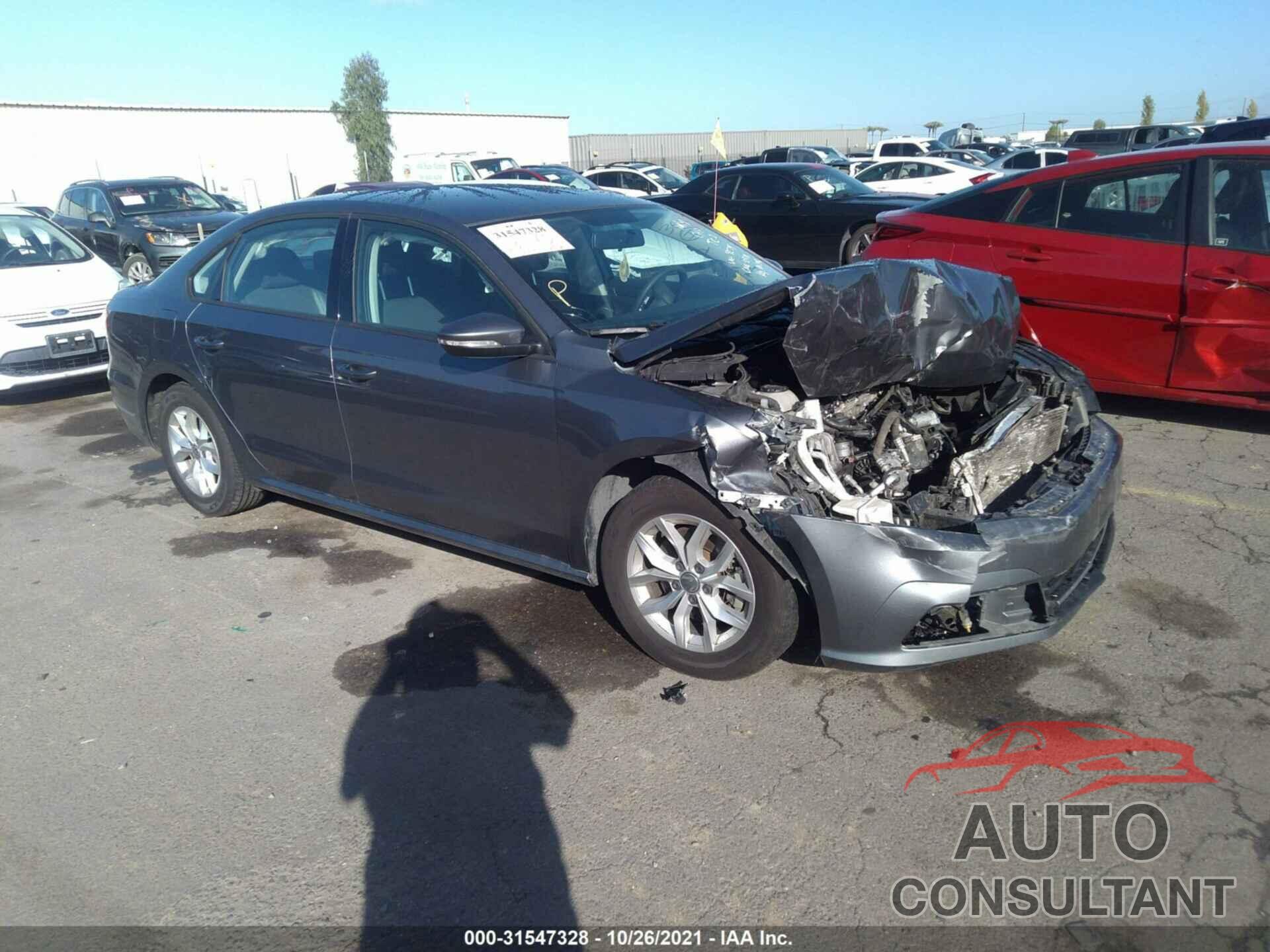 VOLKSWAGEN PASSAT 2018 - 1VWAA7A32JC044274