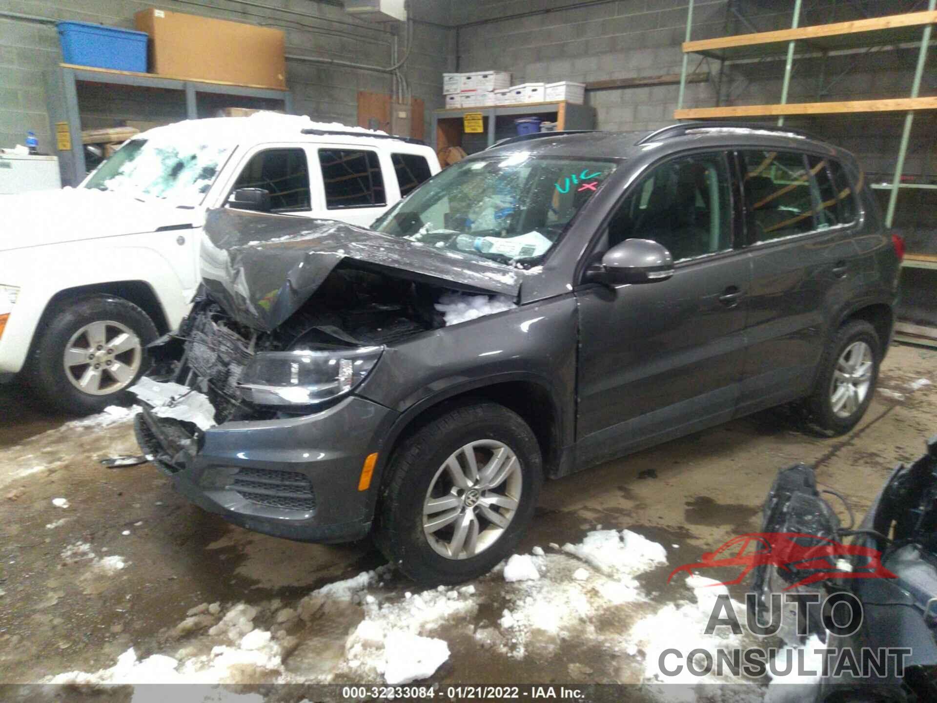 VOLKSWAGEN TIGUAN 2017 - WVGAV7AX2HK028811