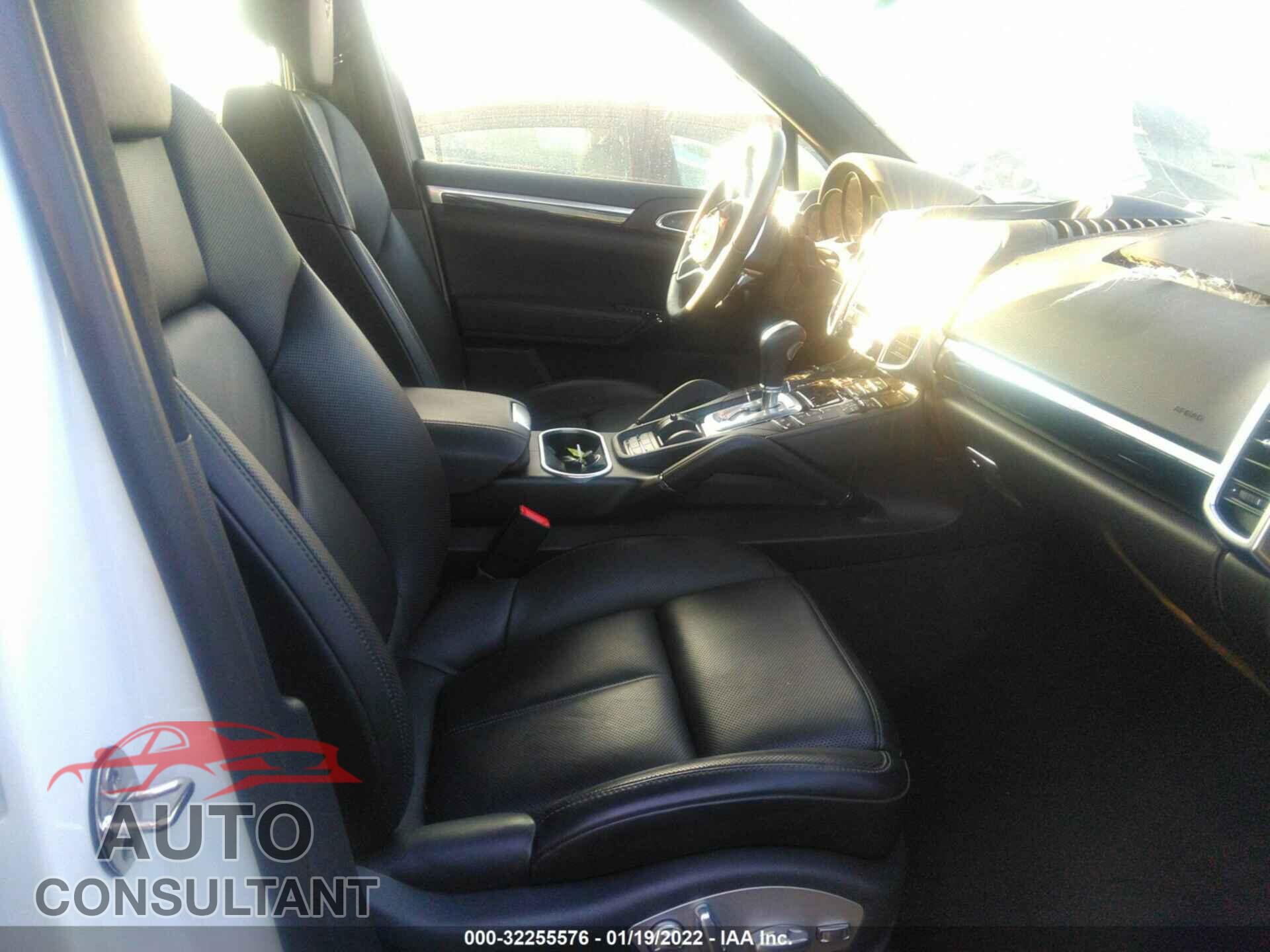 PORSCHE CAYENNE 2017 - WP1AA2A21HKA83398