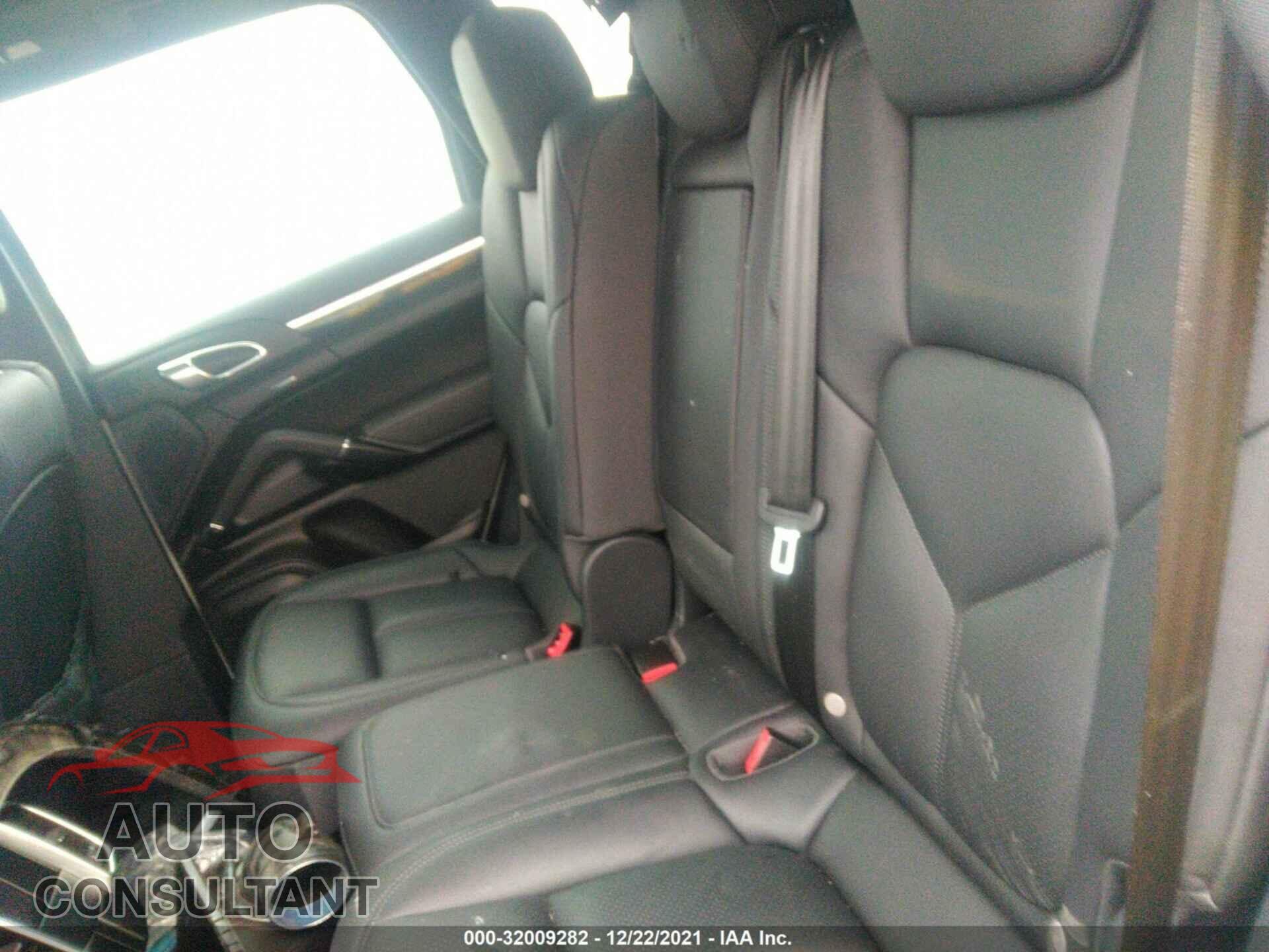 PORSCHE CAYENNE 2016 - WP1AB2A24GLA96751