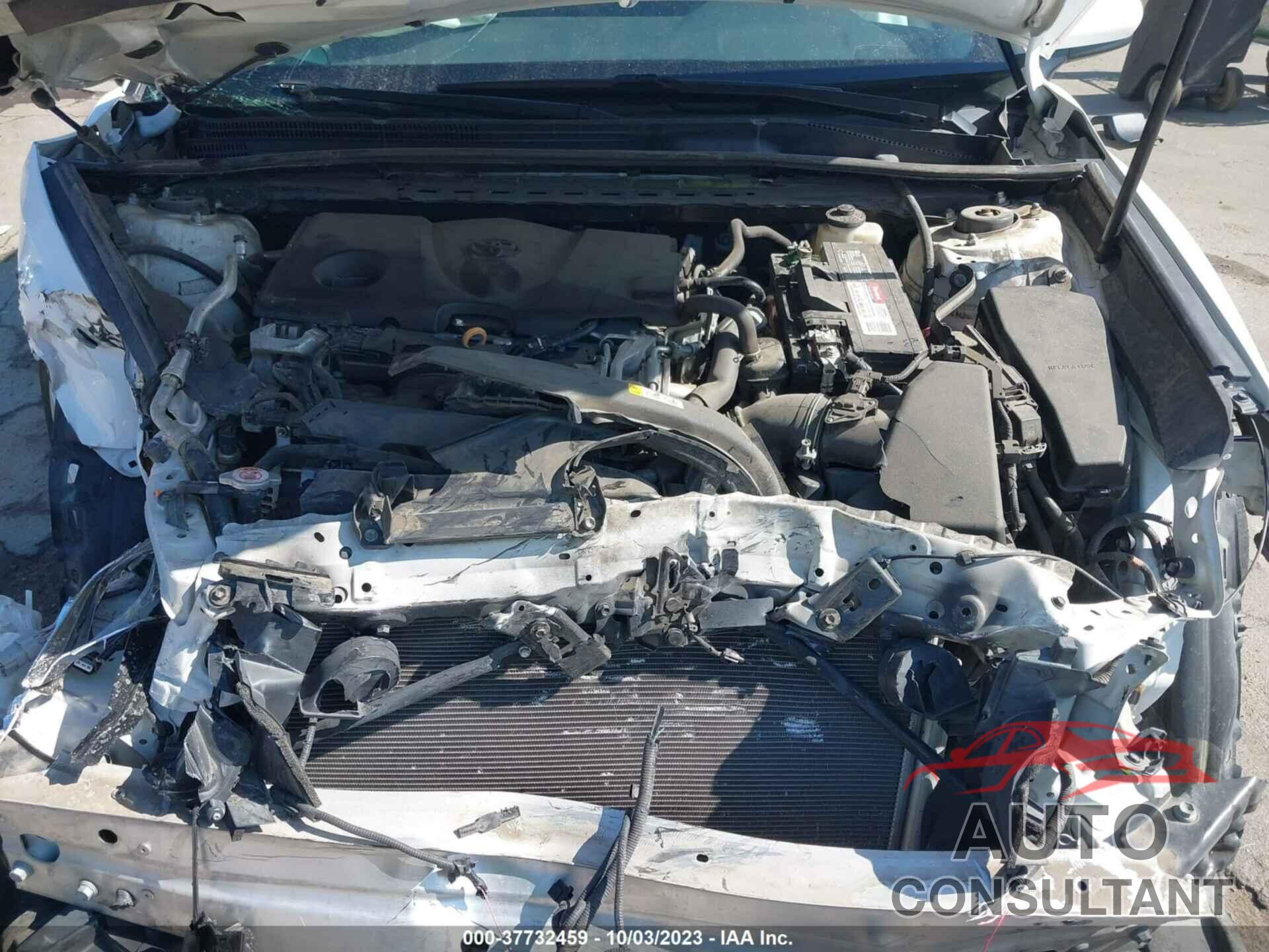 TOYOTA CAMRY 2018 - 4T1B11HK2JU054472