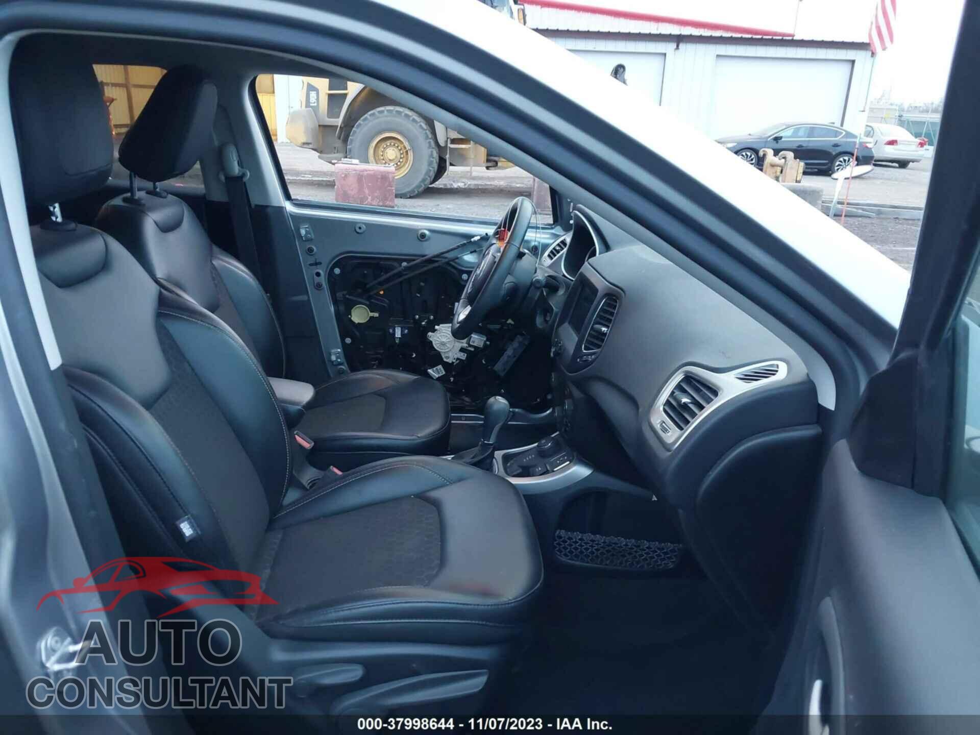 JEEP COMPASS 2018 - 3C4NJDBB2JT422977